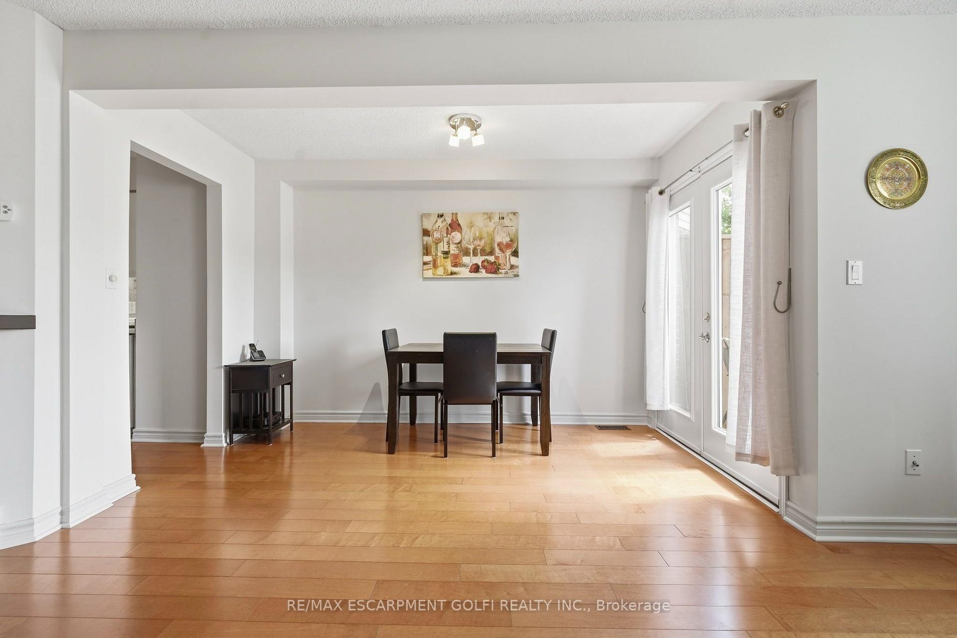 Photo 8 of 53 Myrtle Avenue, St. Catharines, Facer — HOMEH