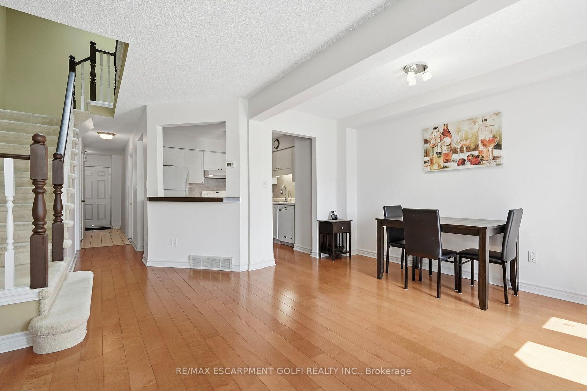 Photo 9 of 53 Myrtle Avenue, St. Catharines, Facer — HOMEH