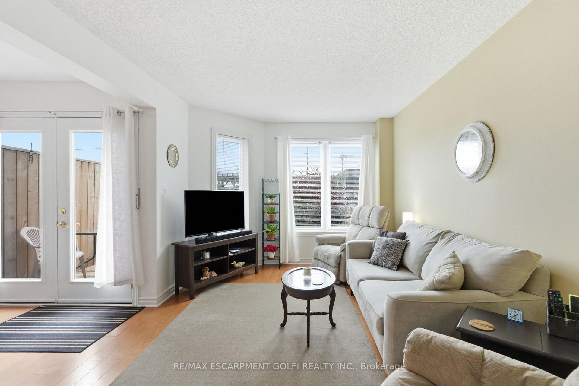 Photo 11 of 53 Myrtle Avenue, St. Catharines, Facer — HOMEH