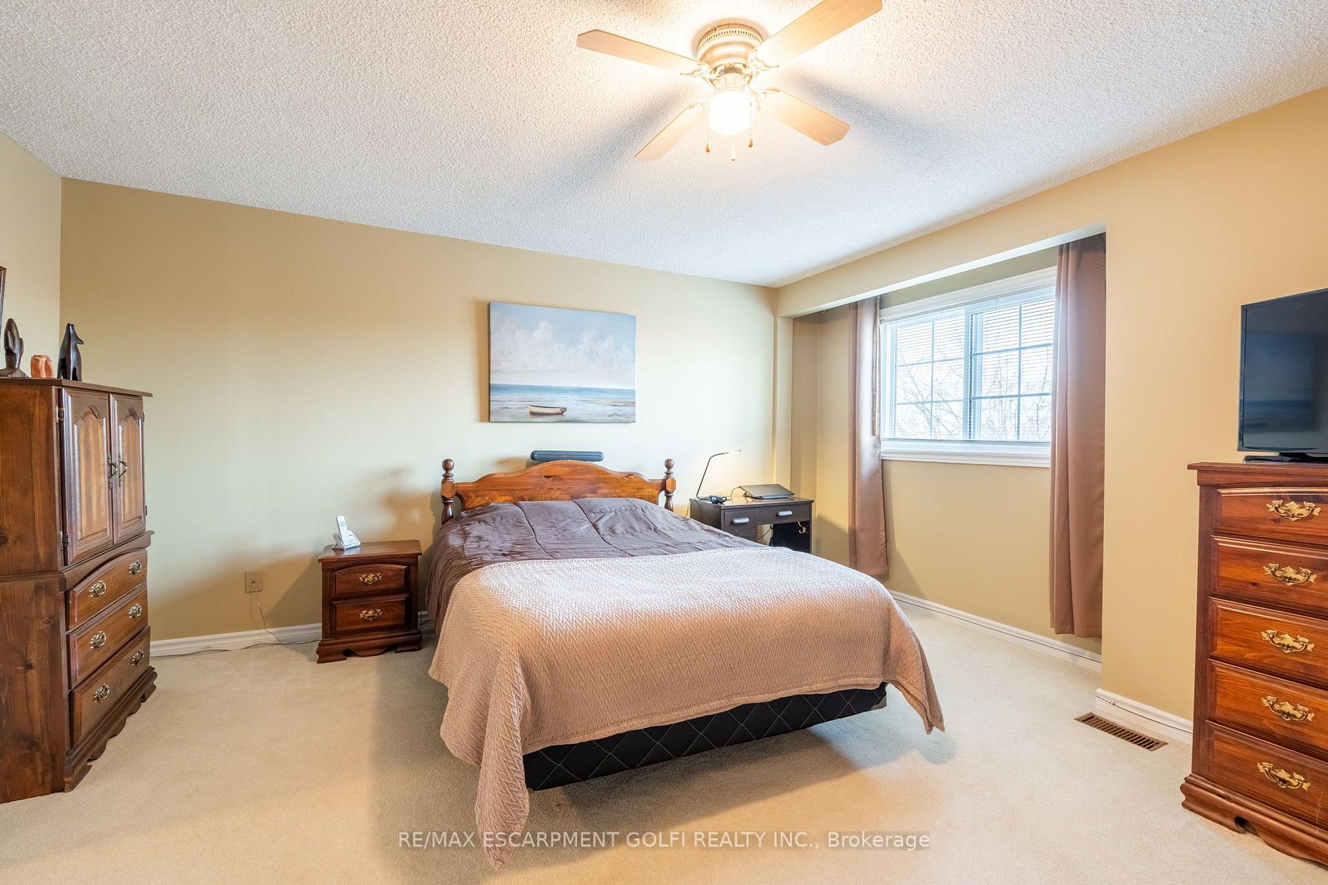 Photo 12 of 53 Myrtle Avenue, St. Catharines, Facer — HOMEH