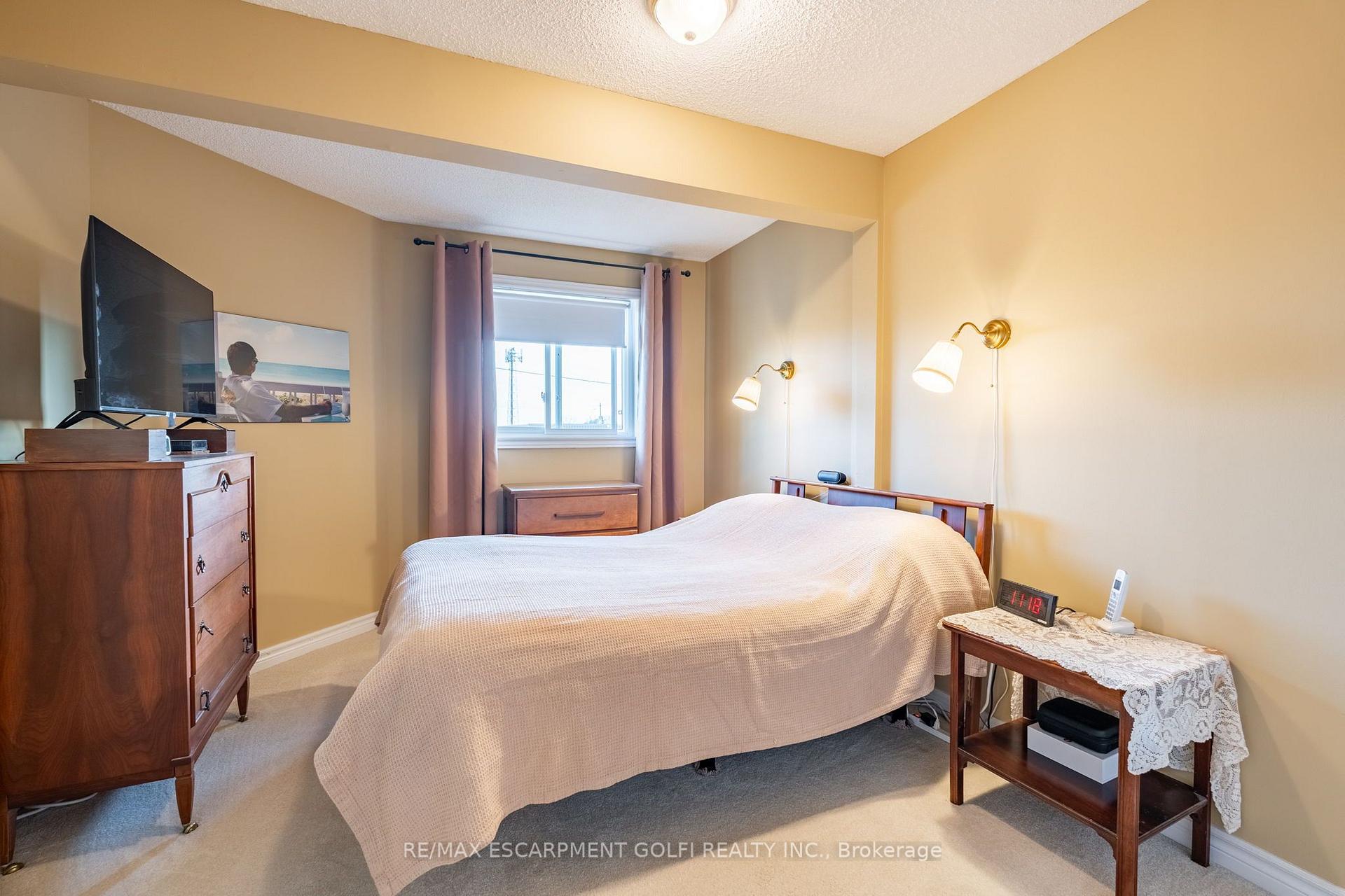 Photo 16 of 53 Myrtle Avenue, St. Catharines, Facer — HOMEH