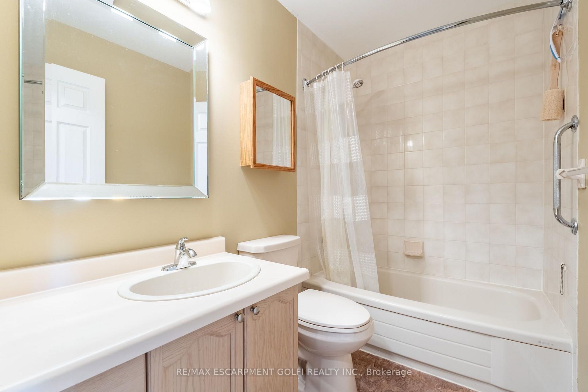 Photo 18 of 53 Myrtle Avenue, St. Catharines, Facer — HOMEH