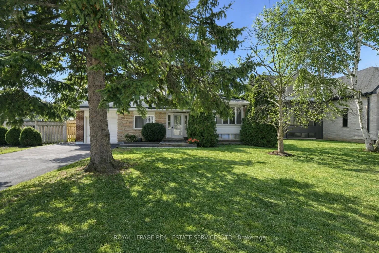 Photo 2 of 224 Sunray Road, Oakville, Bronte — HOMEH