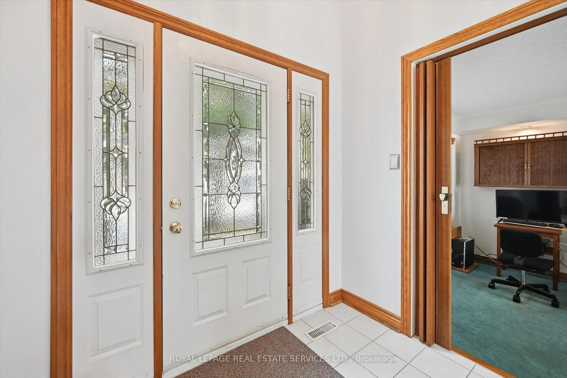 Photo 3 of 224 Sunray Road, Oakville, Bronte — HOMEH