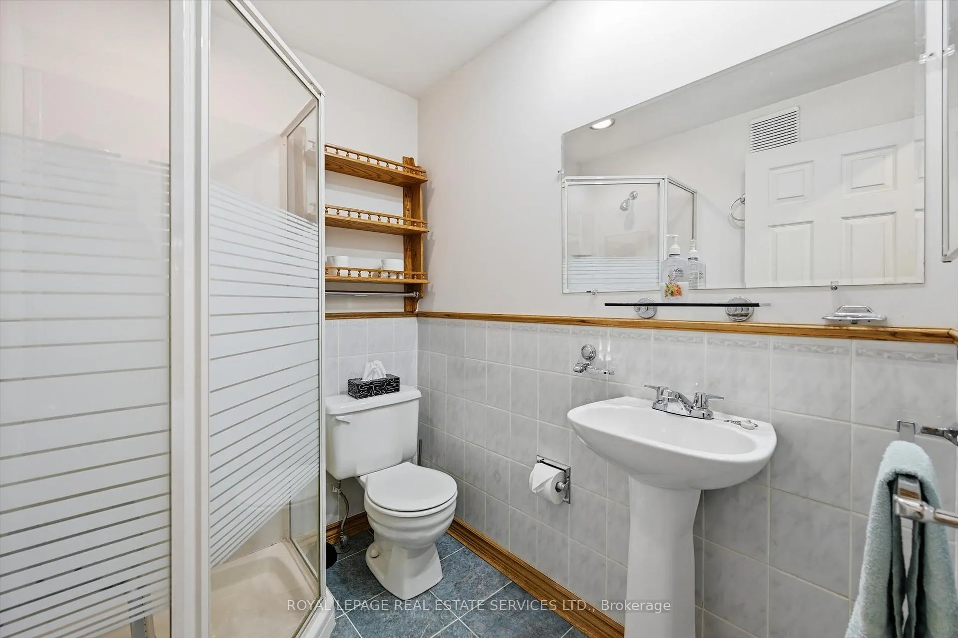 Photo 12 of 224 Sunray Road, Oakville, Bronte — HOMEH