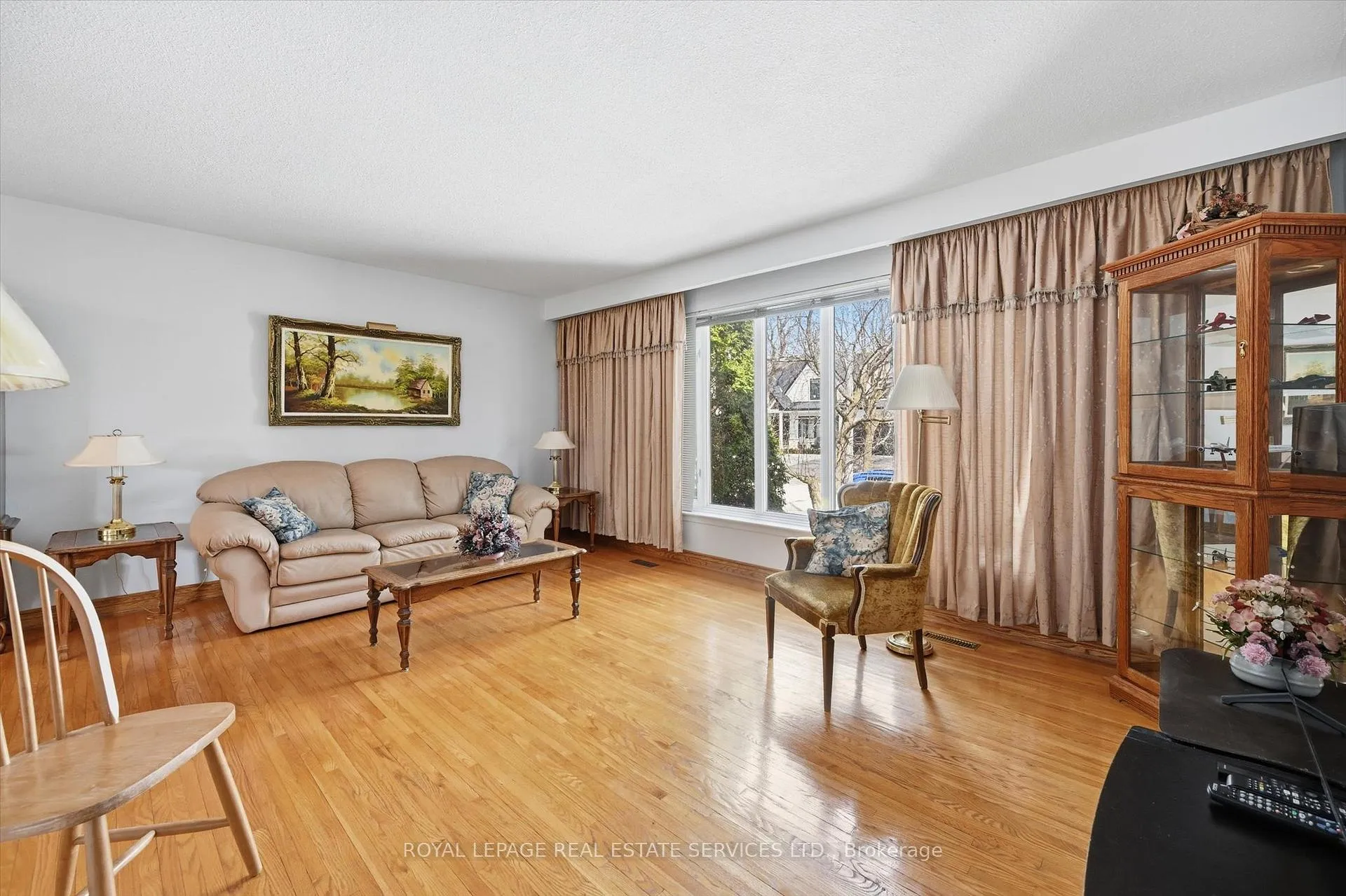 Photo 15 of 224 Sunray Road, Oakville, Bronte — HOMEH