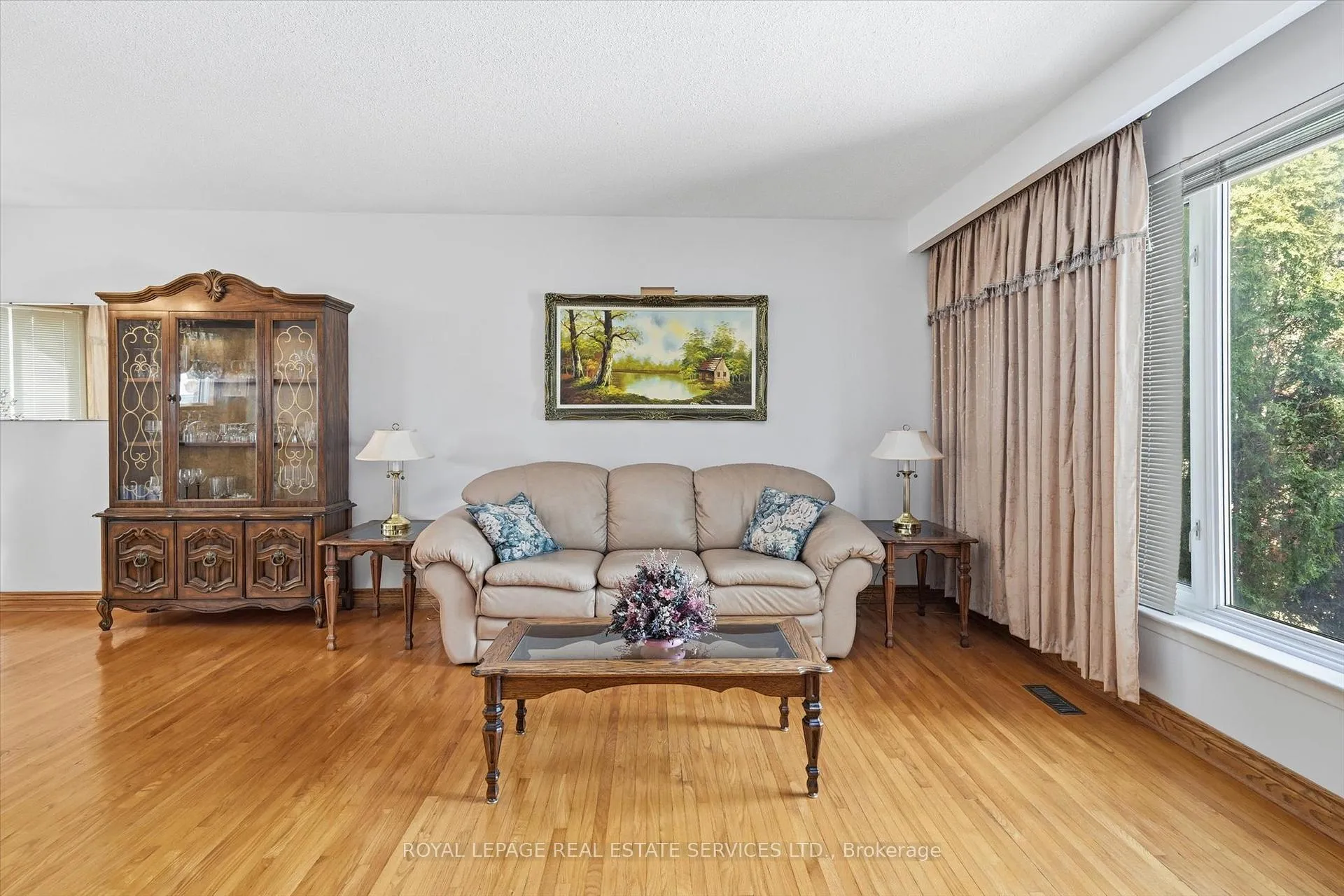 Photo 16 of 224 Sunray Road, Oakville, Bronte — HOMEH