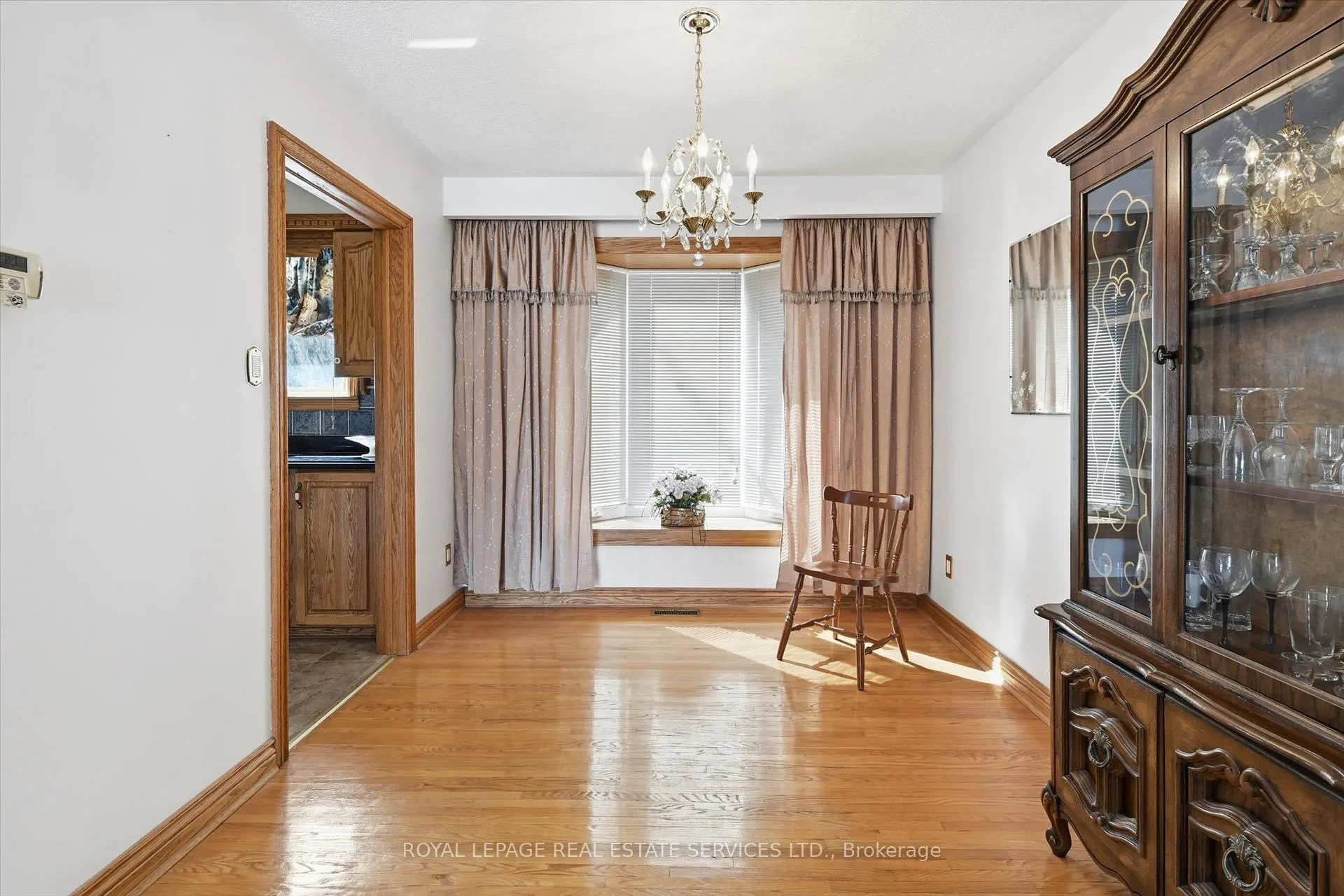 Photo 19 of 224 Sunray Road, Oakville, Bronte — HOMEH
