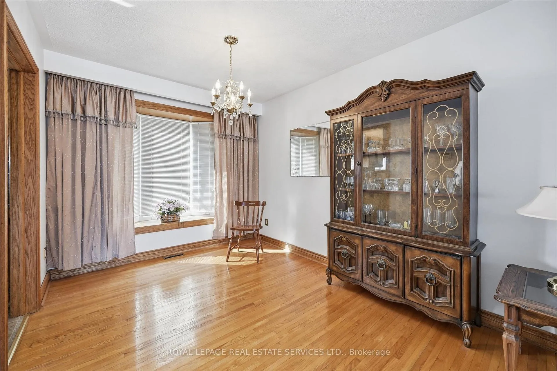 Photo 20 of 224 Sunray Road, Oakville, Bronte — HOMEH