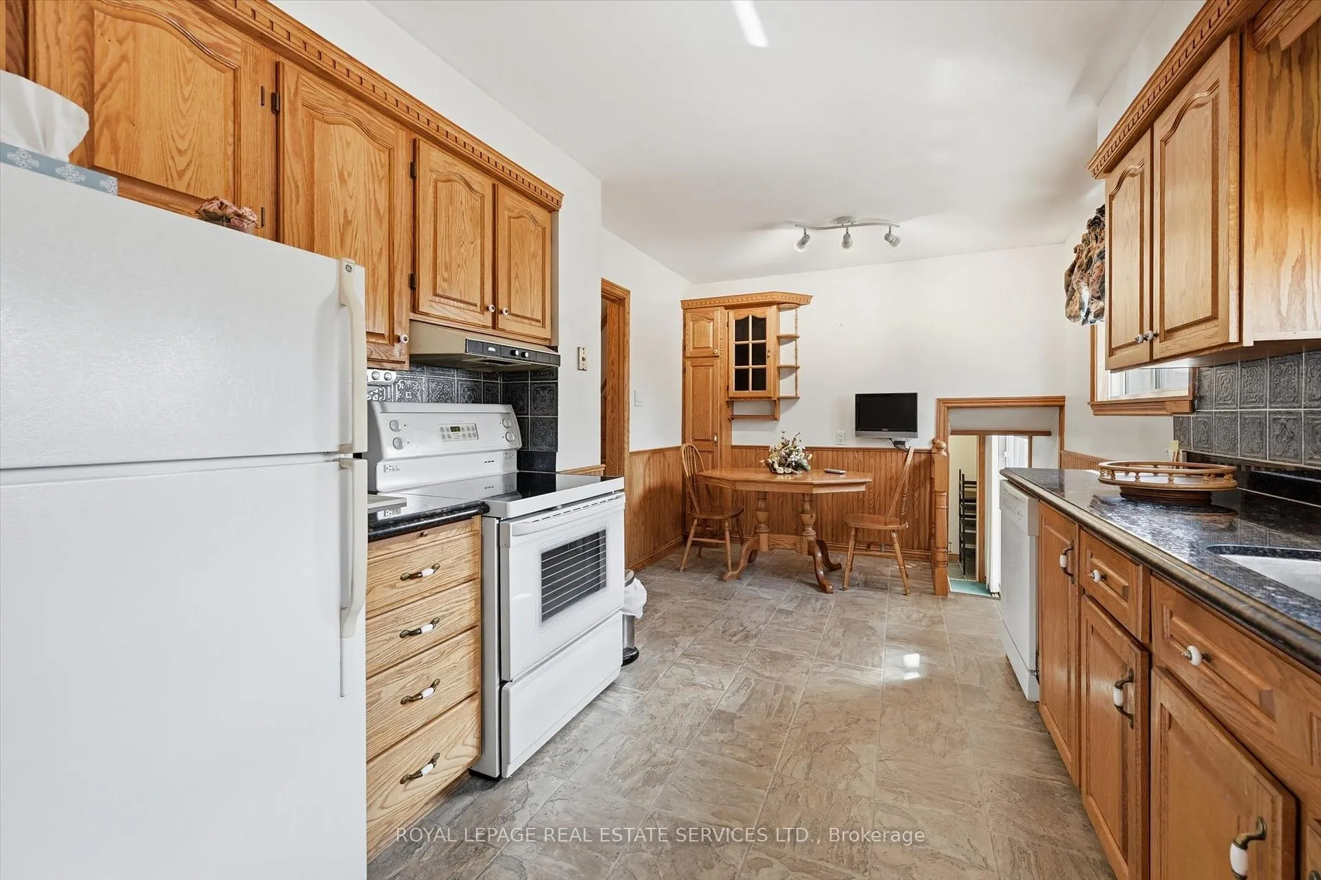 Photo 22 of 224 Sunray Road, Oakville, Bronte — HOMEH