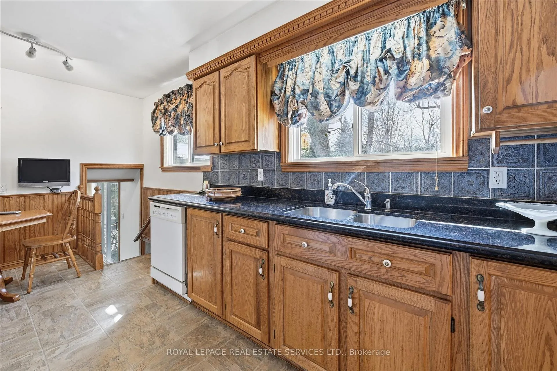 Photo 23 of 224 Sunray Road, Oakville, Bronte — HOMEH