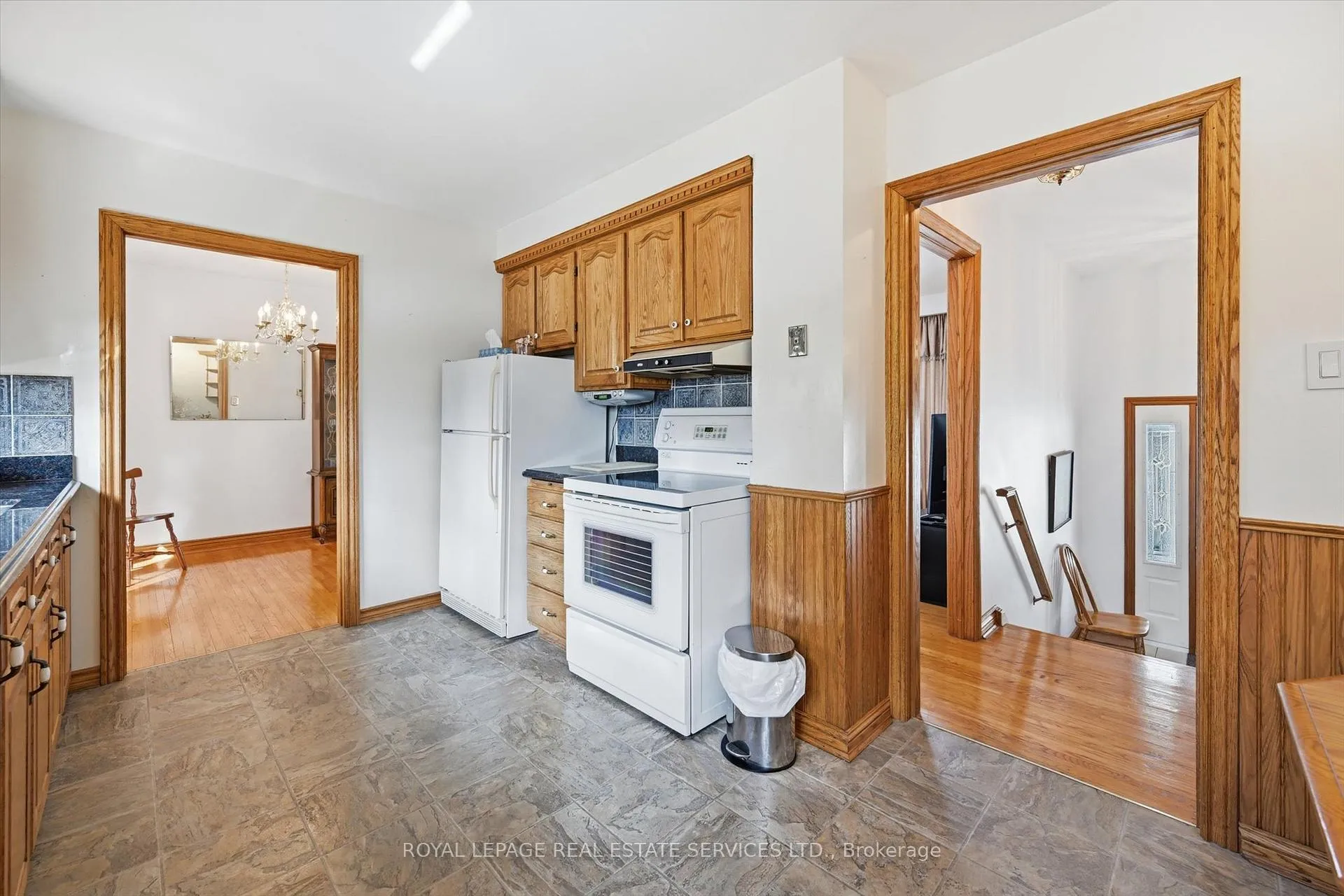 Photo 24 of 224 Sunray Road, Oakville, Bronte — HOMEH