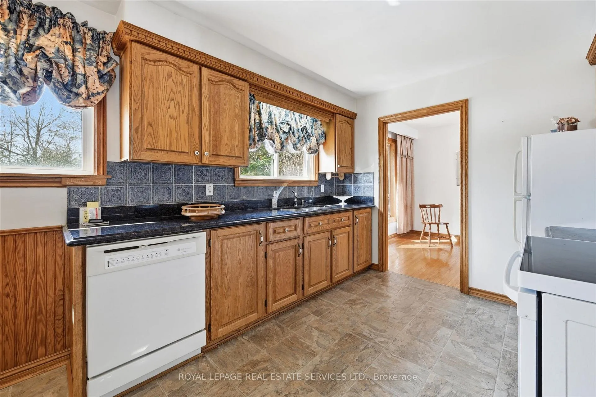 Photo 25 of 224 Sunray Road, Oakville, Bronte — HOMEH