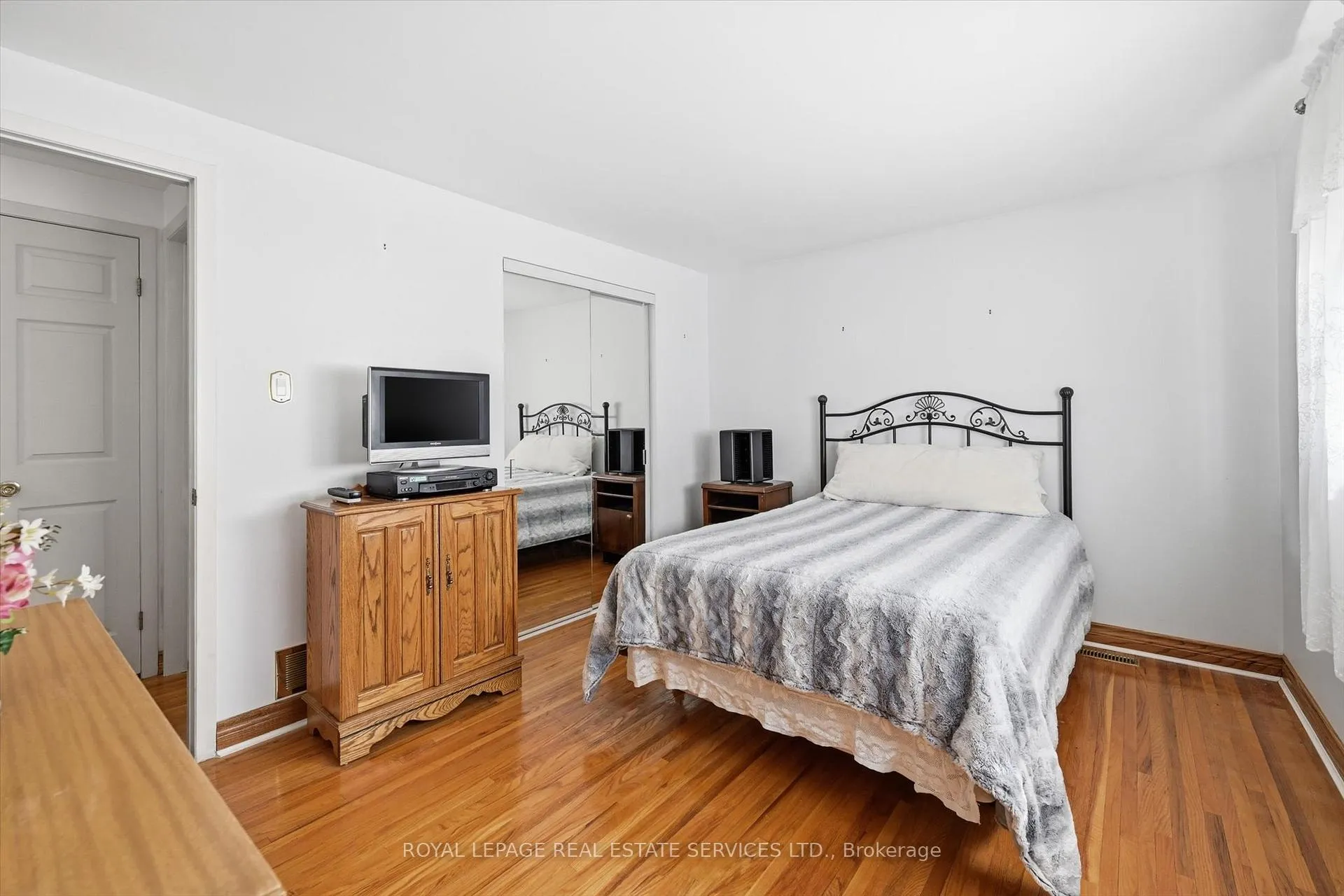 Photo 33 of 224 Sunray Road, Oakville, Bronte — HOMEH
