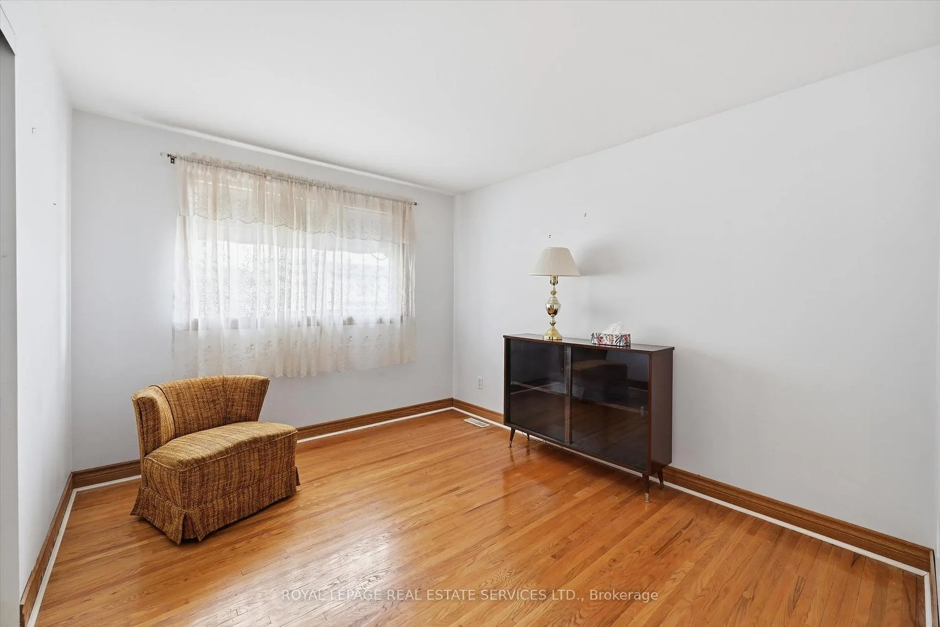 Photo 36 of 224 Sunray Road, Oakville, Bronte — HOMEH