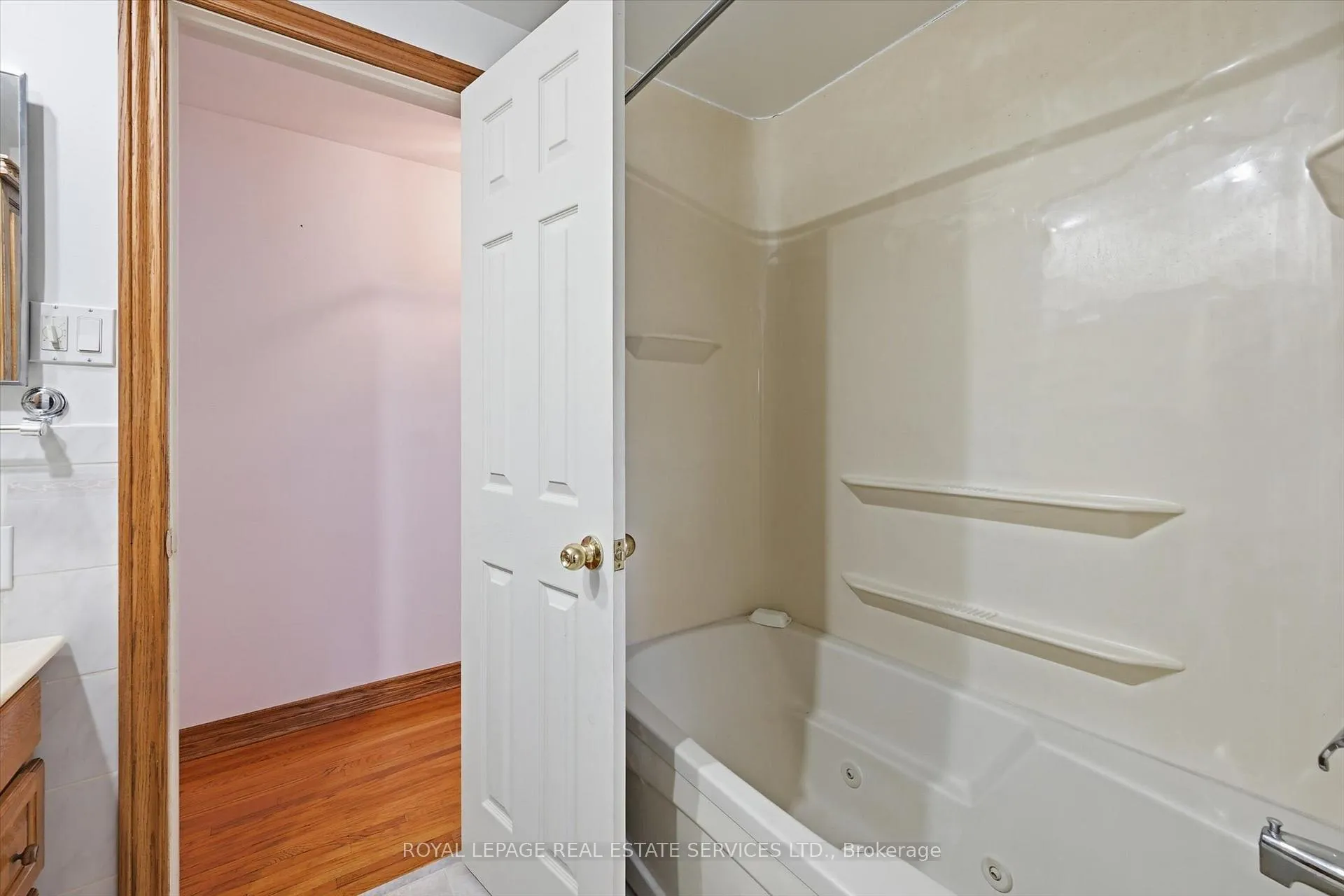Photo 39 of 224 Sunray Road, Oakville, Bronte — HOMEH