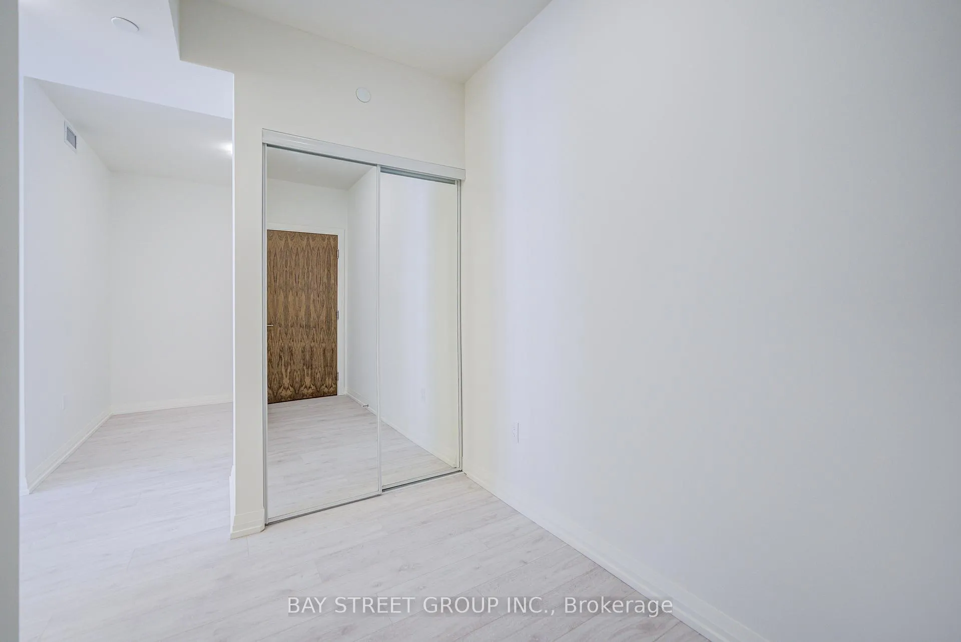 Photo 4 of Unit 1712, 27 Korda Gate, Vaughan, Vellore Village — HOMEH