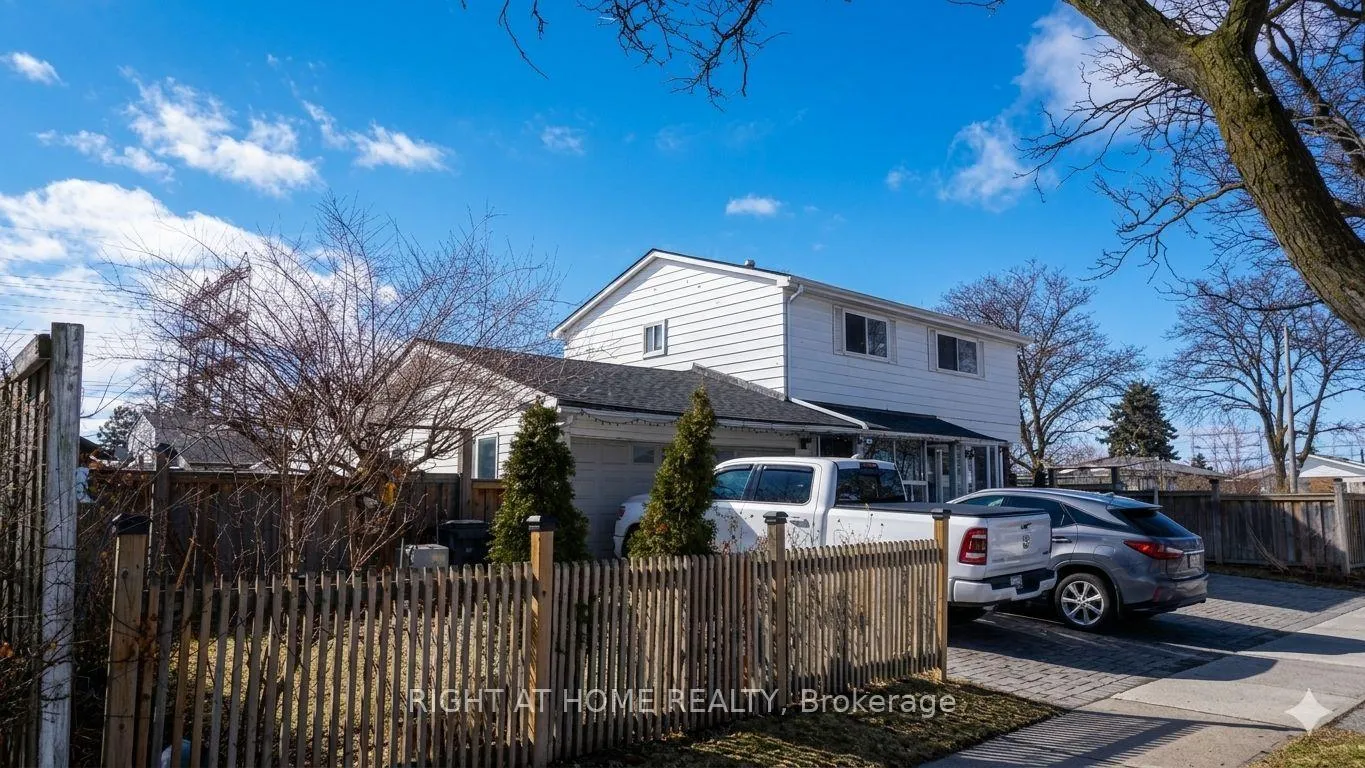 Photo 1 of 37 Banda Square E, Etobicoke, West Humber-Clairville — HOMEH