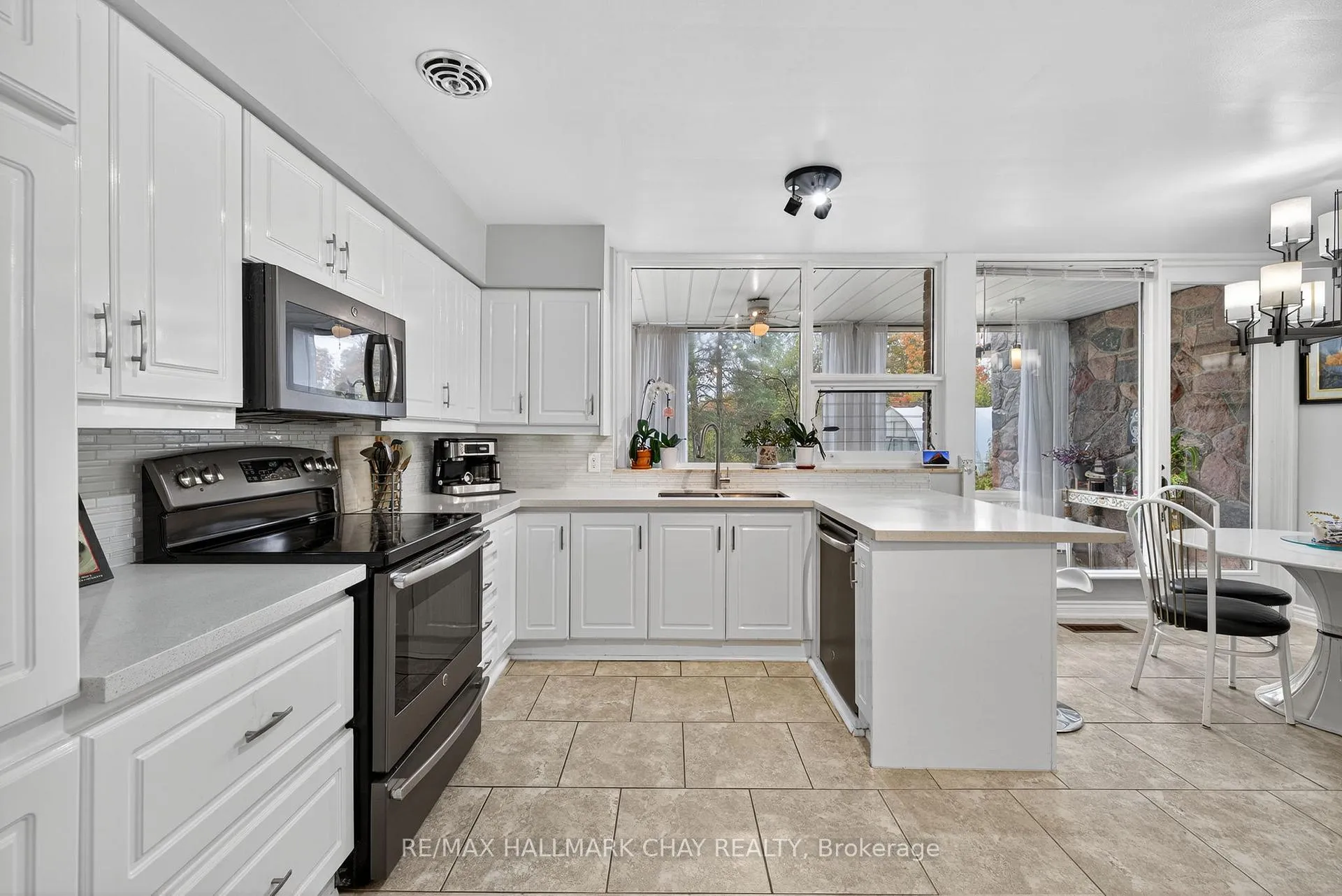 Photo 6 of 39 Highfield Crescent, Georgina, Historic Lakeshore Communities — HOMEH