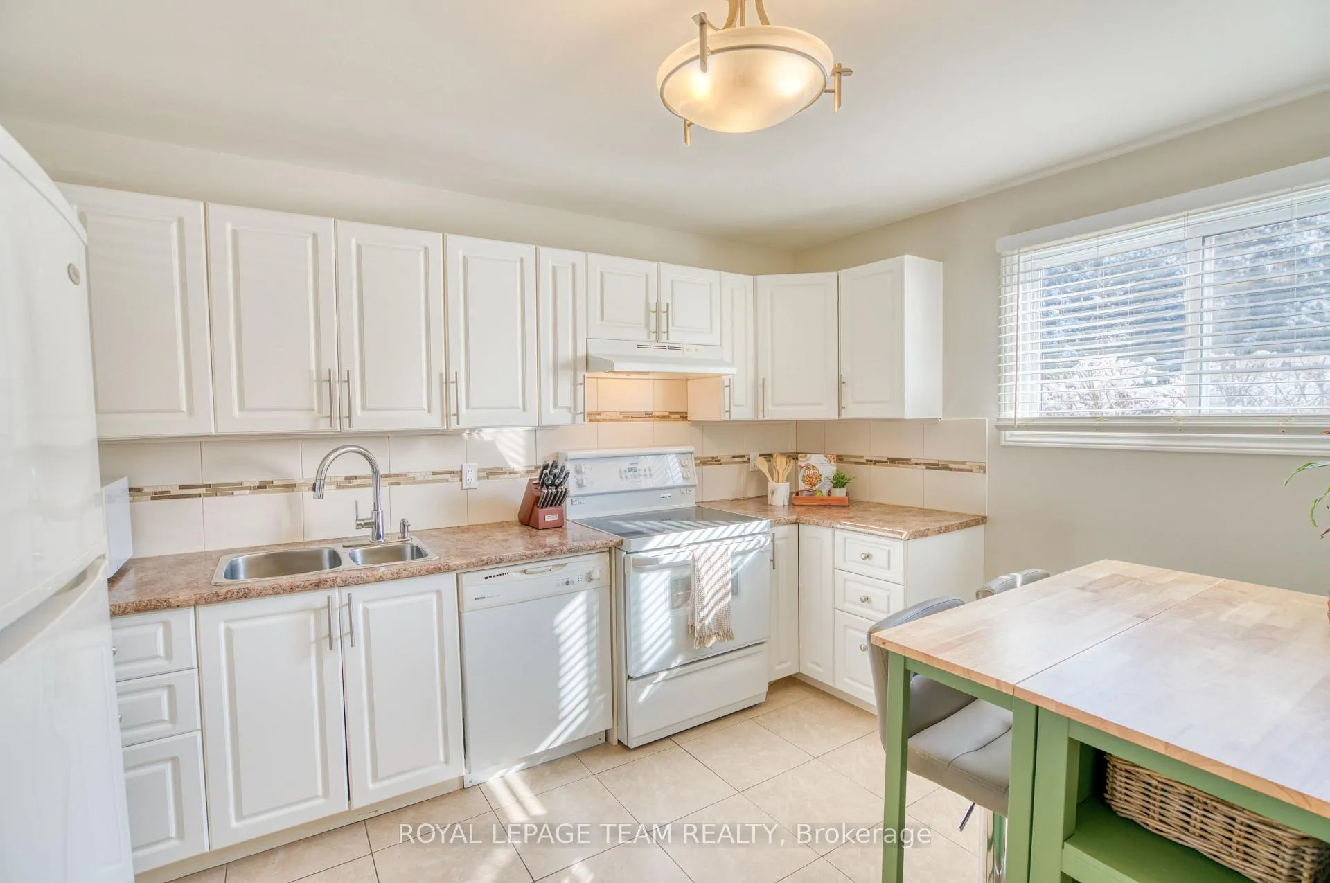 Photo 5 of 171 Mcclintock Way, Ottawa, Kanata - Katimavik — HOMEH