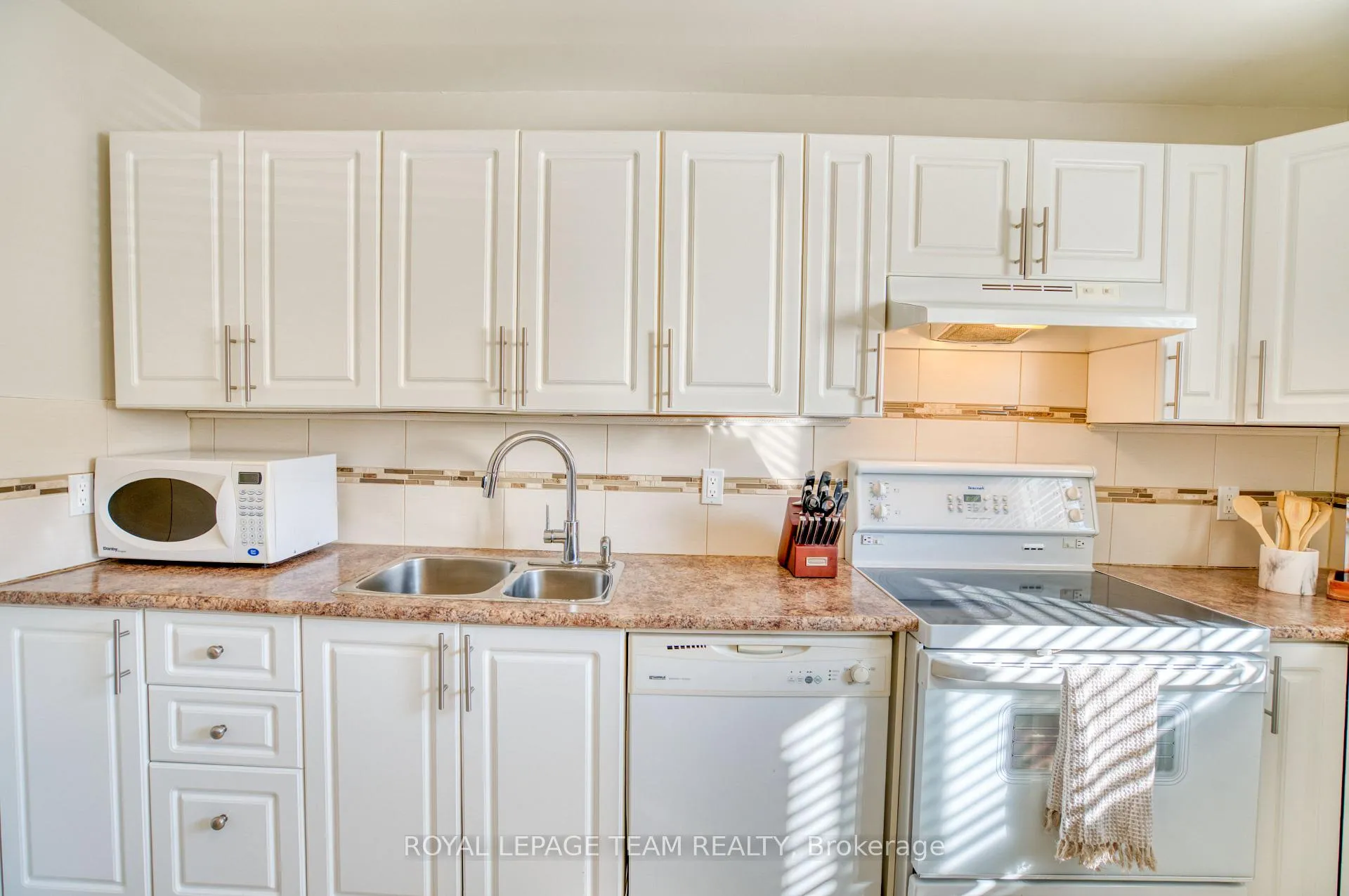 Photo 6 of 171 Mcclintock Way, Ottawa, Kanata - Katimavik — HOMEH