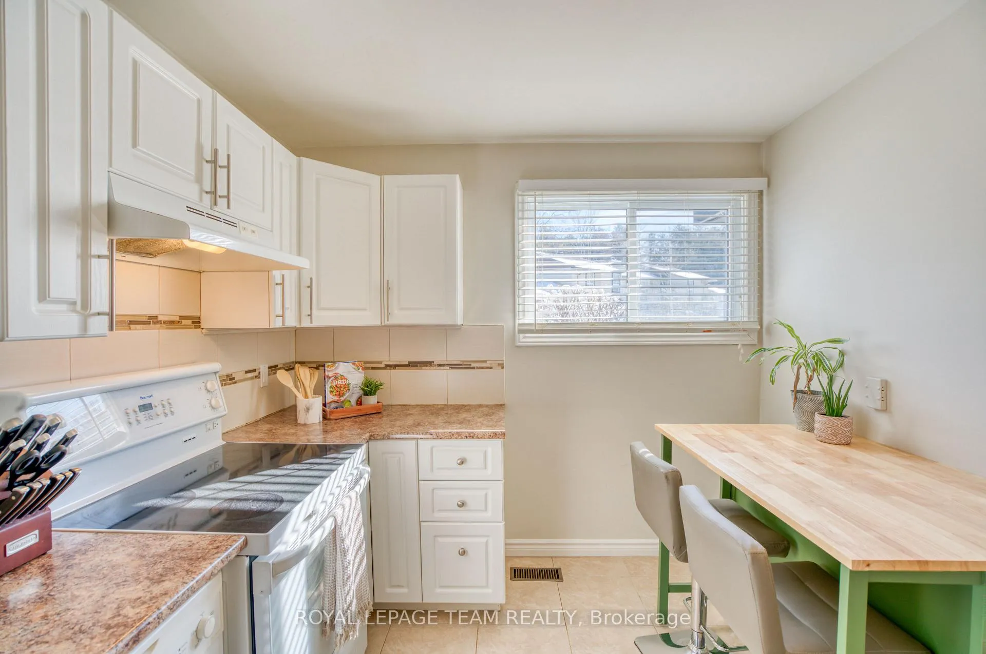 Photo 7 of 171 Mcclintock Way, Ottawa, Kanata - Katimavik — HOMEH
