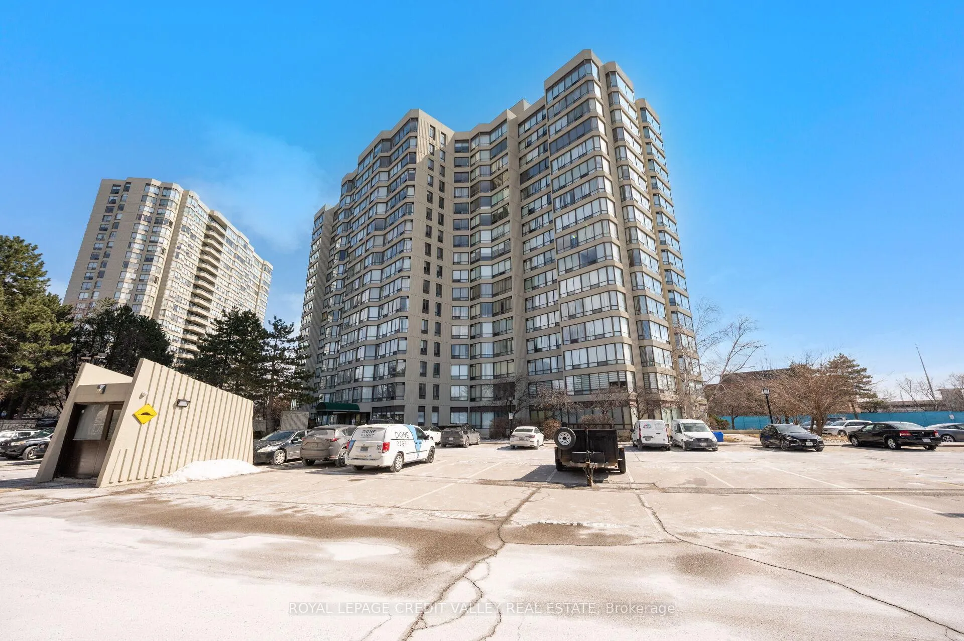 Photo 3 of 26 Hanover Road, Brampton, Queen Street Corridor — HOMEH