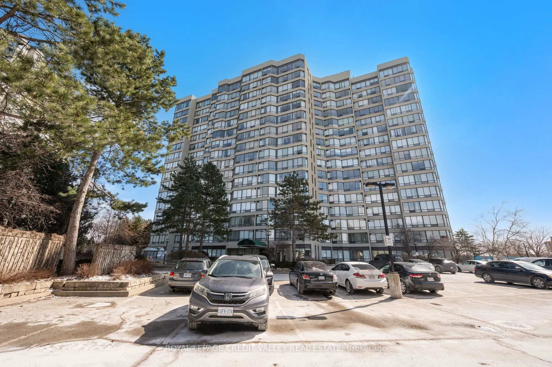 Photo 4 of 26 Hanover Road, Brampton, Queen Street Corridor — HOMEH