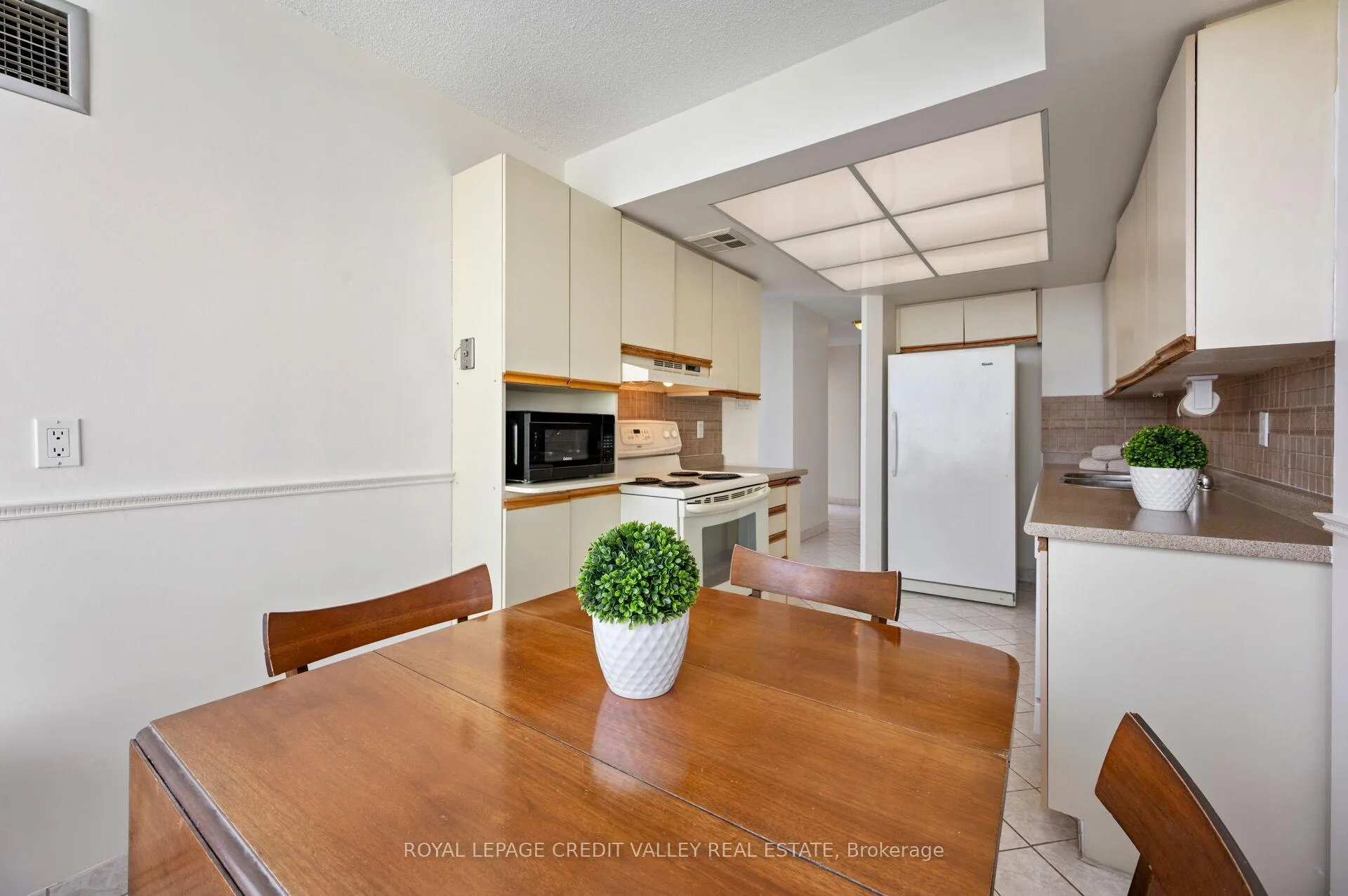 Photo 25 of 26 Hanover Road, Brampton, Queen Street Corridor — HOMEH