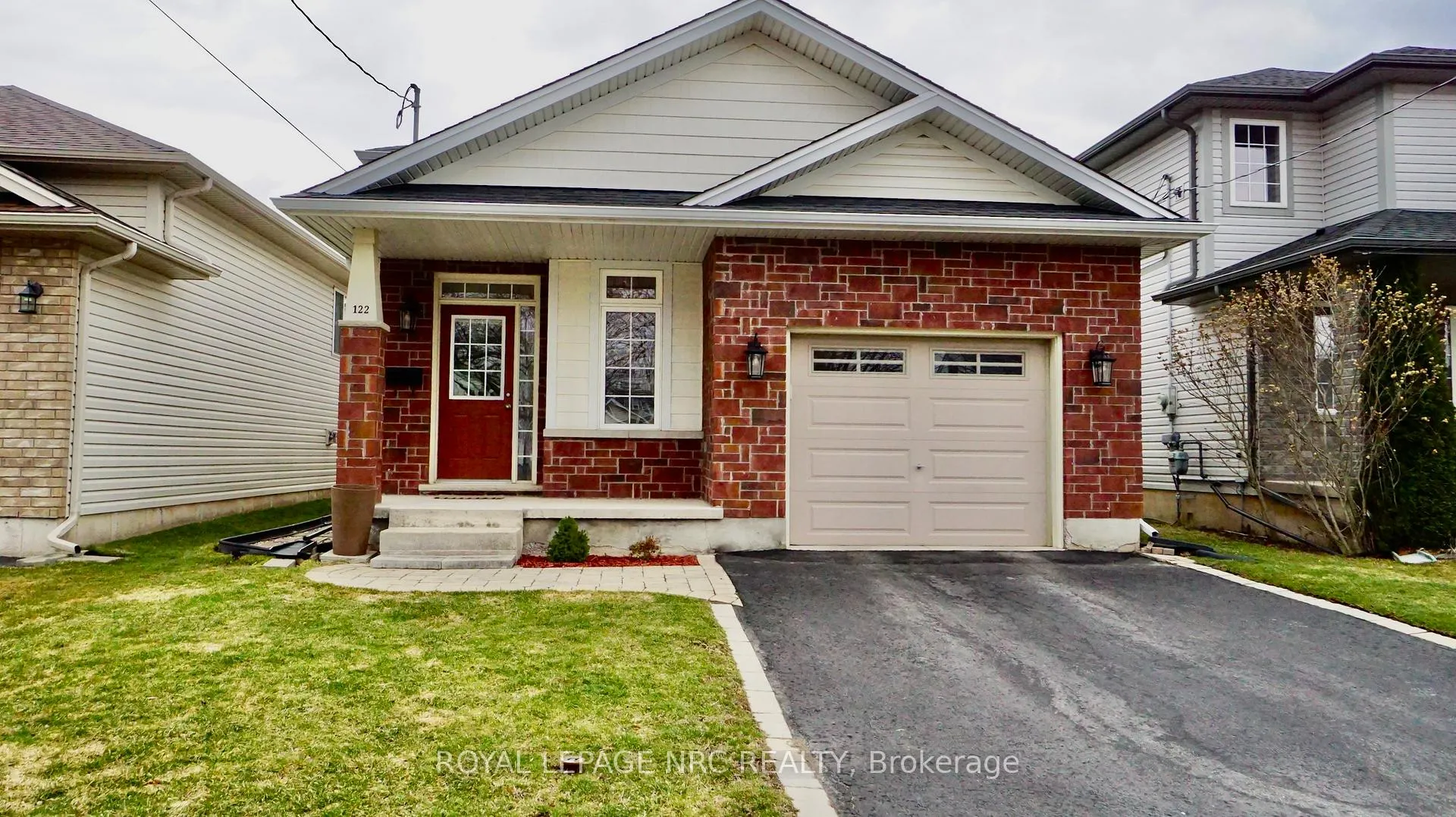 Photo 2 of 122 Wallace Avenue S, Welland, Lincoln/Crowland — HOMEH