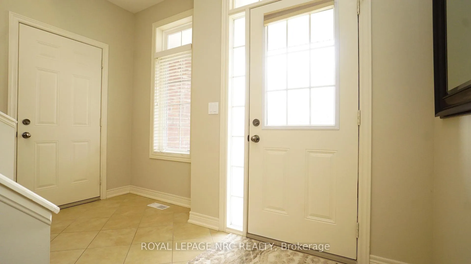 Photo 3 of 122 Wallace Avenue S, Welland, Lincoln/Crowland — HOMEH