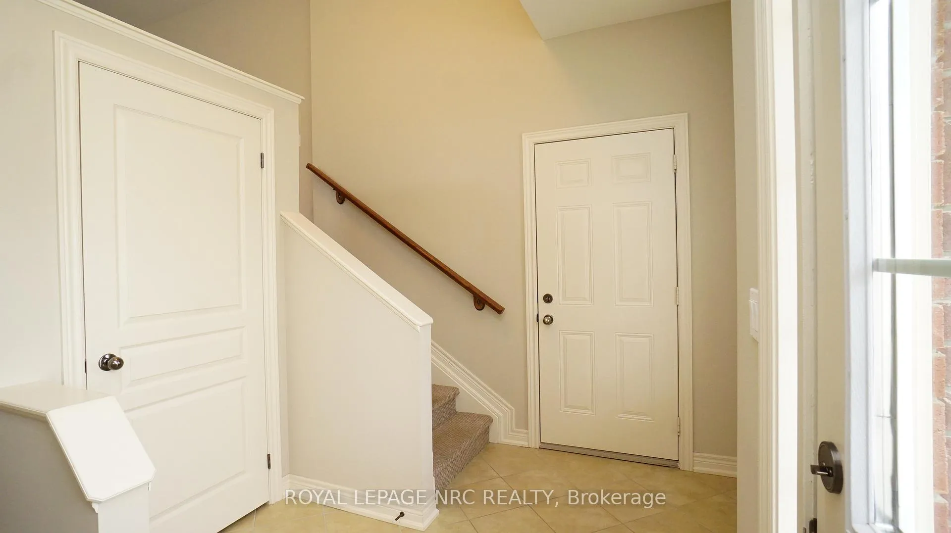 Photo 4 of 122 Wallace Avenue S, Welland, Lincoln/Crowland — HOMEH