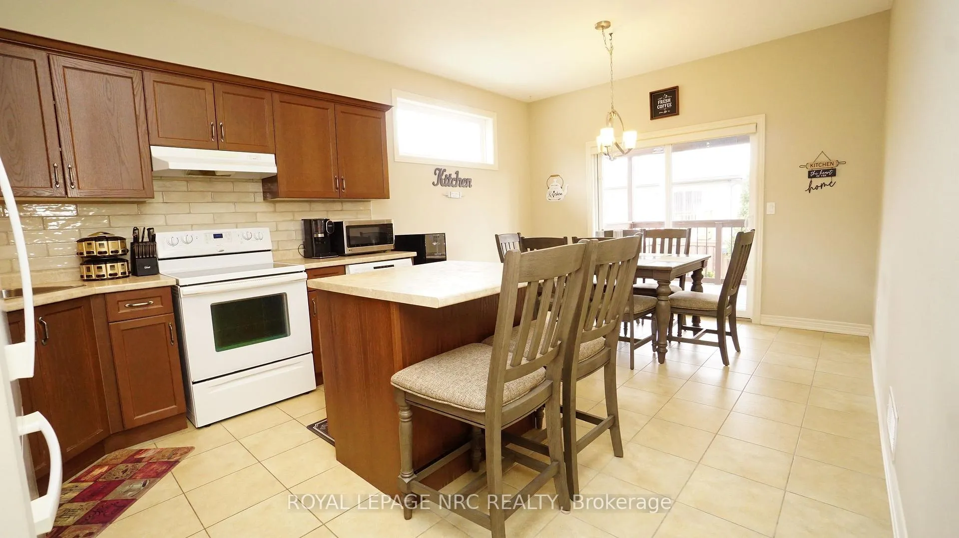 Photo 6 of 122 Wallace Avenue S, Welland, Lincoln/Crowland — HOMEH