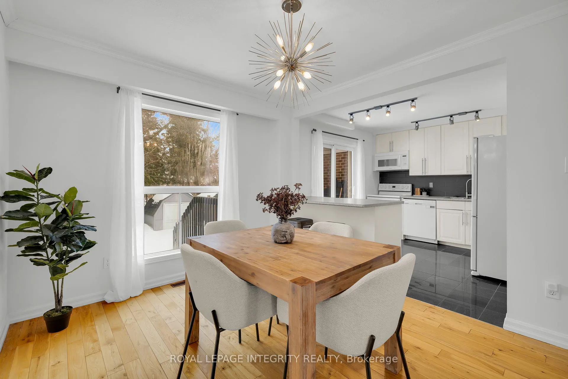 Photo 6 of 7 Fallow Court, Ottawa, Hunt Club Park/Greenboro — HOMEH