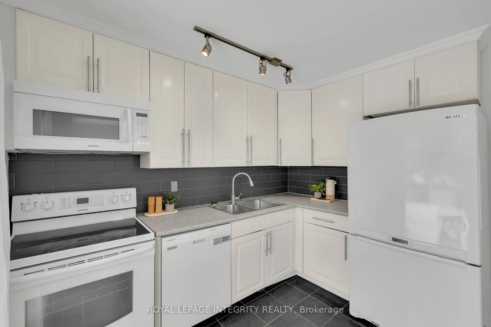 Photo 8 of 7 Fallow Court, Ottawa, Hunt Club Park/Greenboro — HOMEH