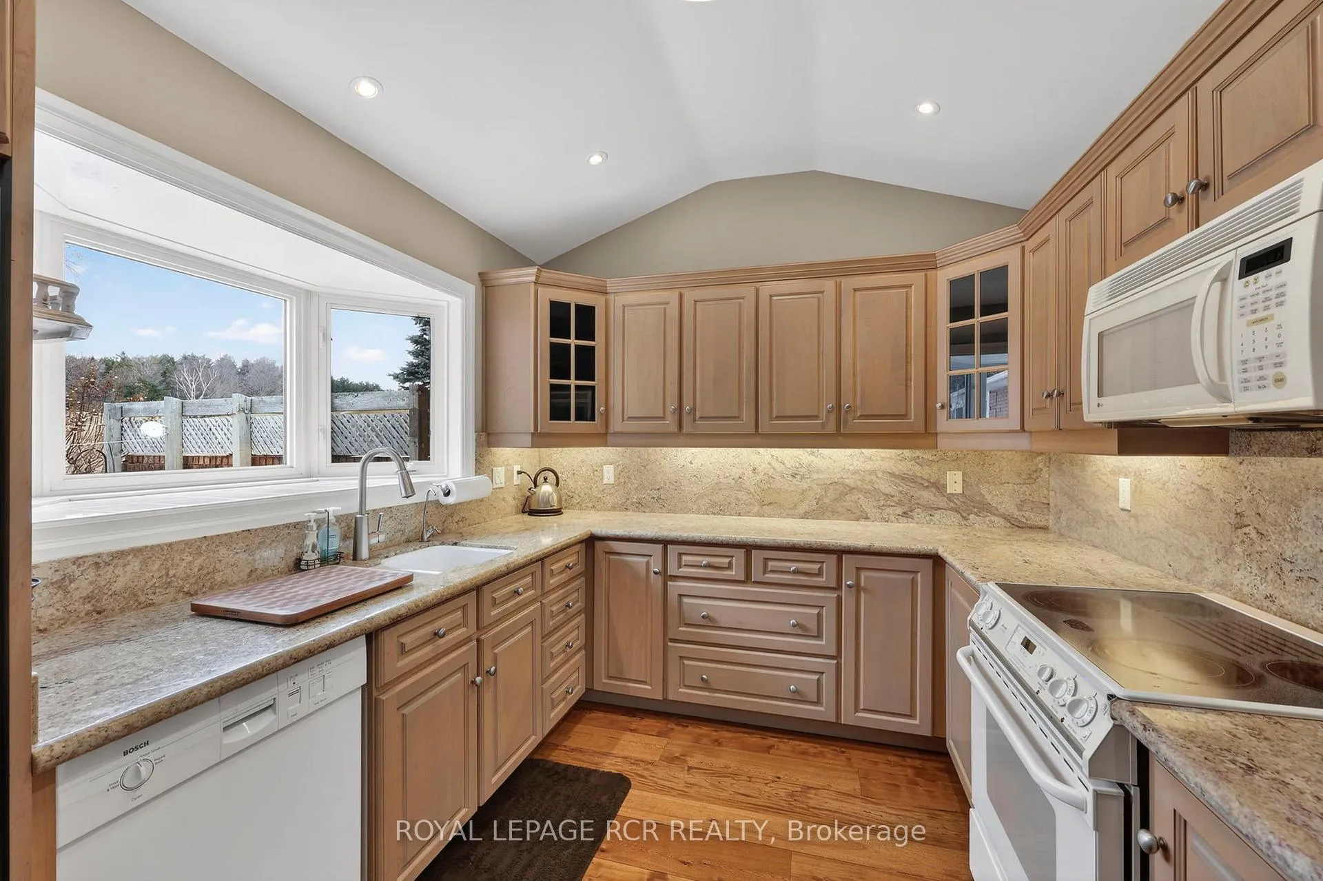 Photo 10 of Unit 2, 2-28 Reddington Drive, Caledon, Rural Caledon — HOMEH