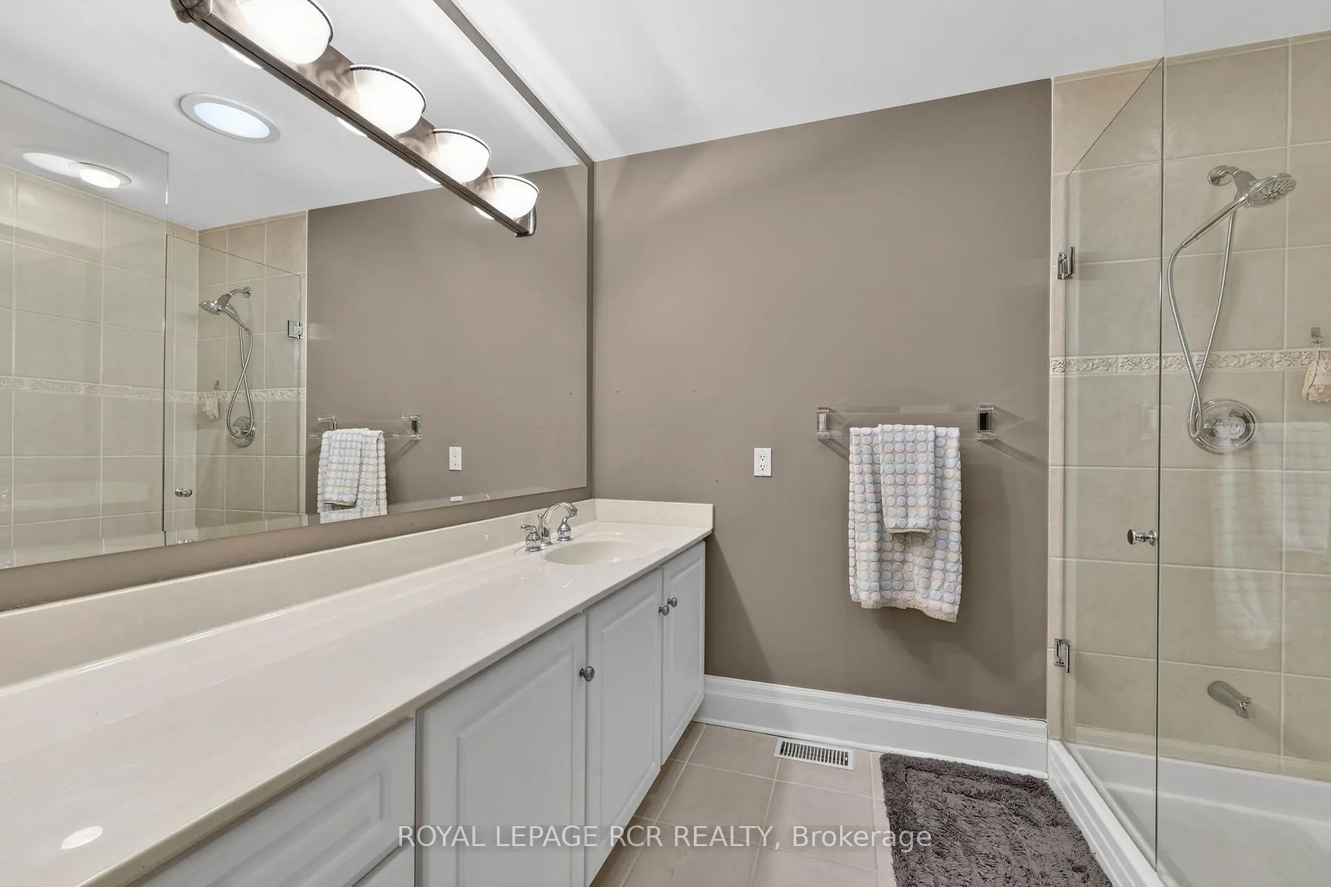 Photo 18 of Unit 2, 2-28 Reddington Drive, Caledon, Rural Caledon — HOMEH