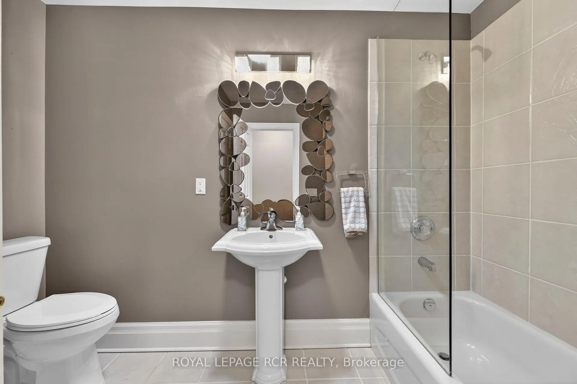 Photo 20 of Unit 2, 2-28 Reddington Drive, Caledon, Rural Caledon — HOMEH