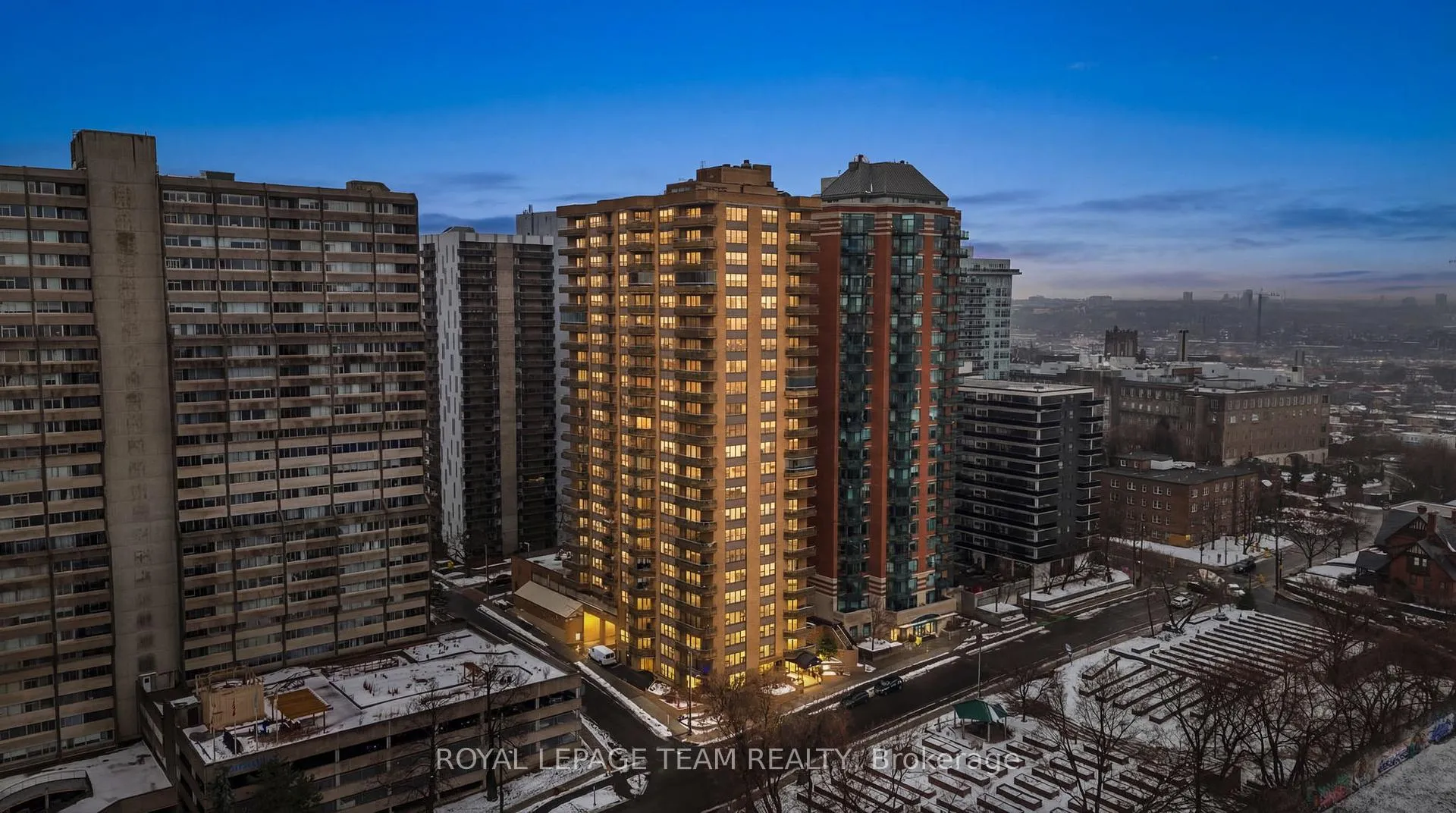 Front of Unit 1207, 556 Laurier Avenue W