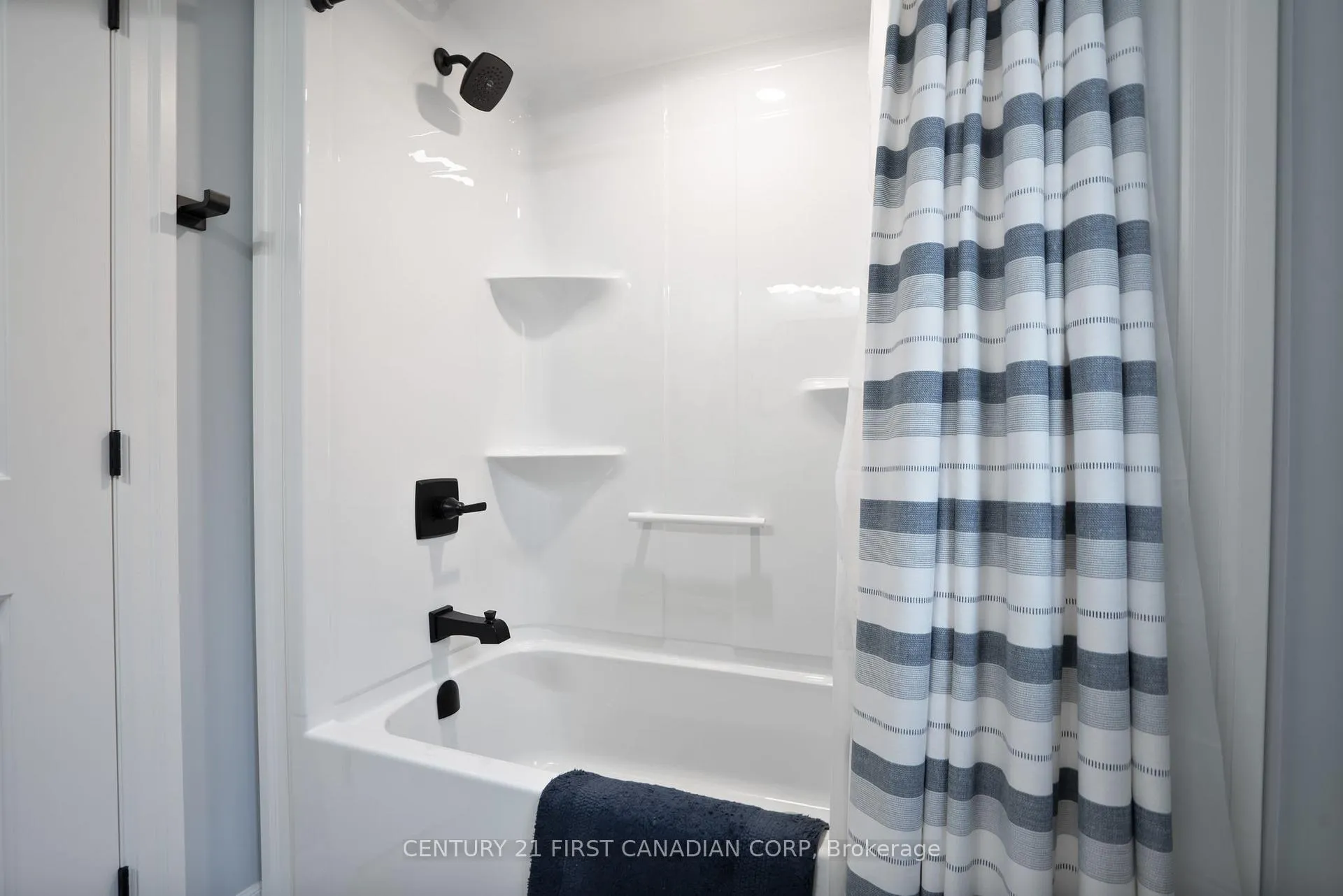 Photo 9 of Unit 19, 159 Collins Way, Strathroy-Caradoc, SE — HOMEH