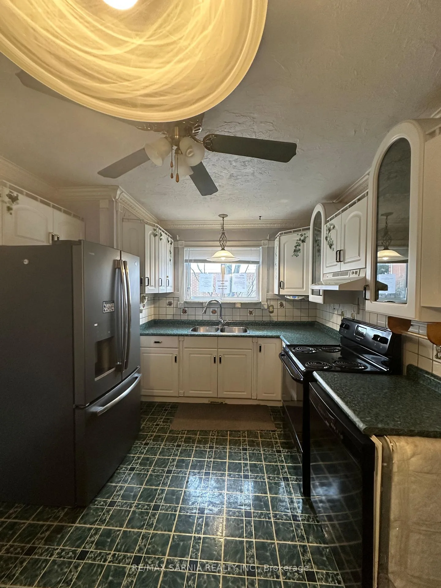 Photo 2 of Unit 2, 3022 Meadowbrook Lane, Windsor — HOMEH