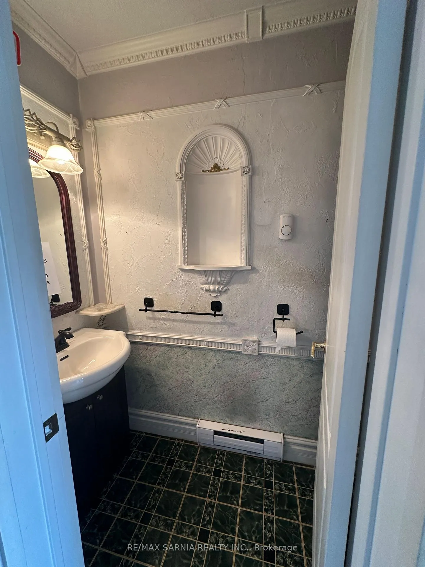Photo 9 of Unit 2, 3022 Meadowbrook Lane, Windsor — HOMEH