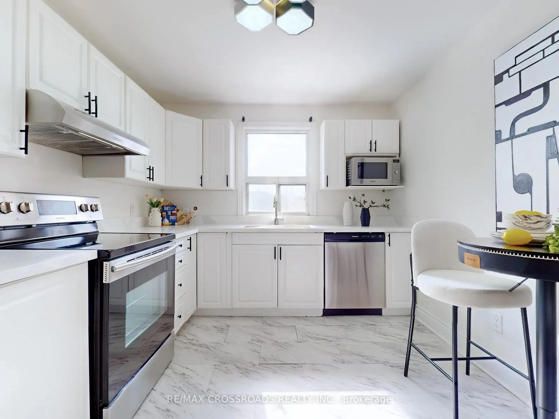 Photo 10 of 1386 Simcoe Street S, Oshawa, Lakeview — HOMEH