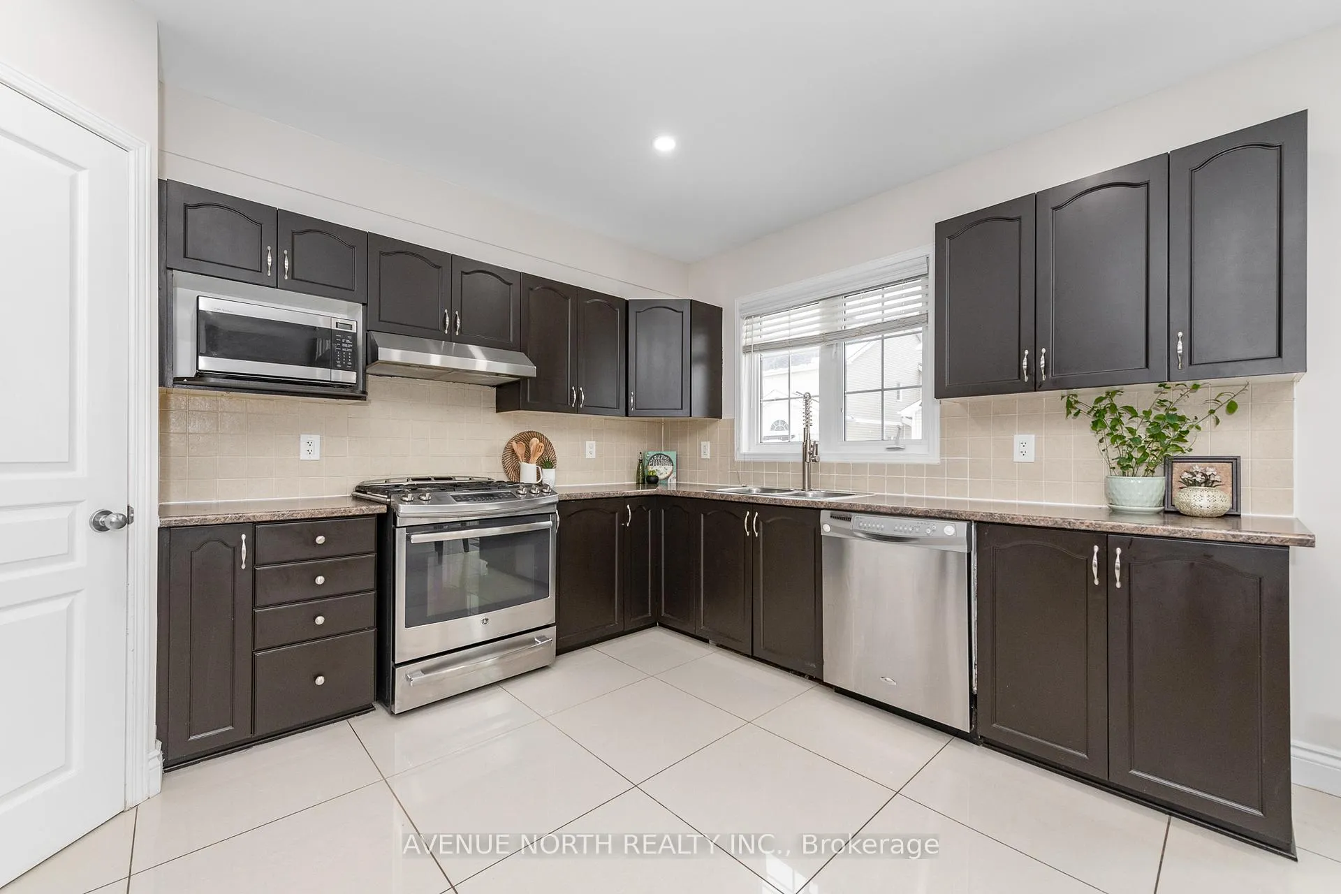 Photo 18 of 400 Deer View Avenue, Ottawa, Blossom Park/Kemp Park/Findlay Creek — HOMEH