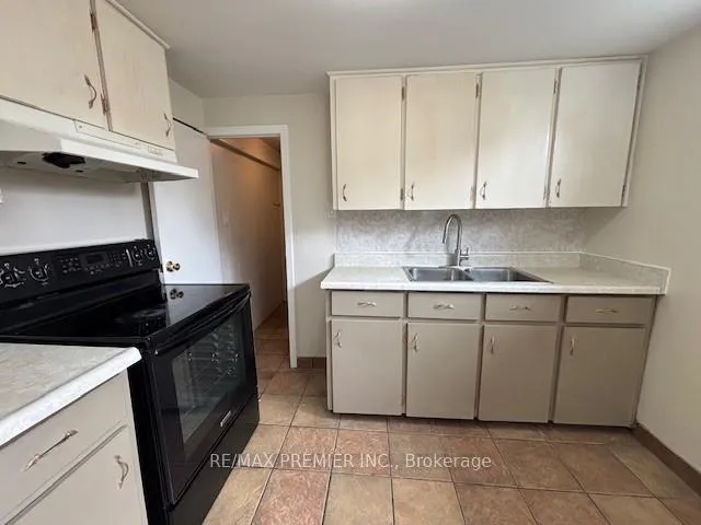 Photo 4 of Unit Basement, 92 Westhumber Boulevard, Etobicoke, West Humber-Clairville — HOMEH