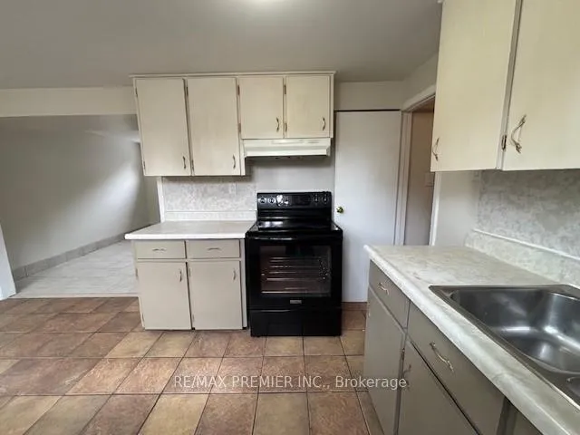 Photo 5 of Unit Basement, 92 Westhumber Boulevard, Etobicoke, West Humber-Clairville — HOMEH
