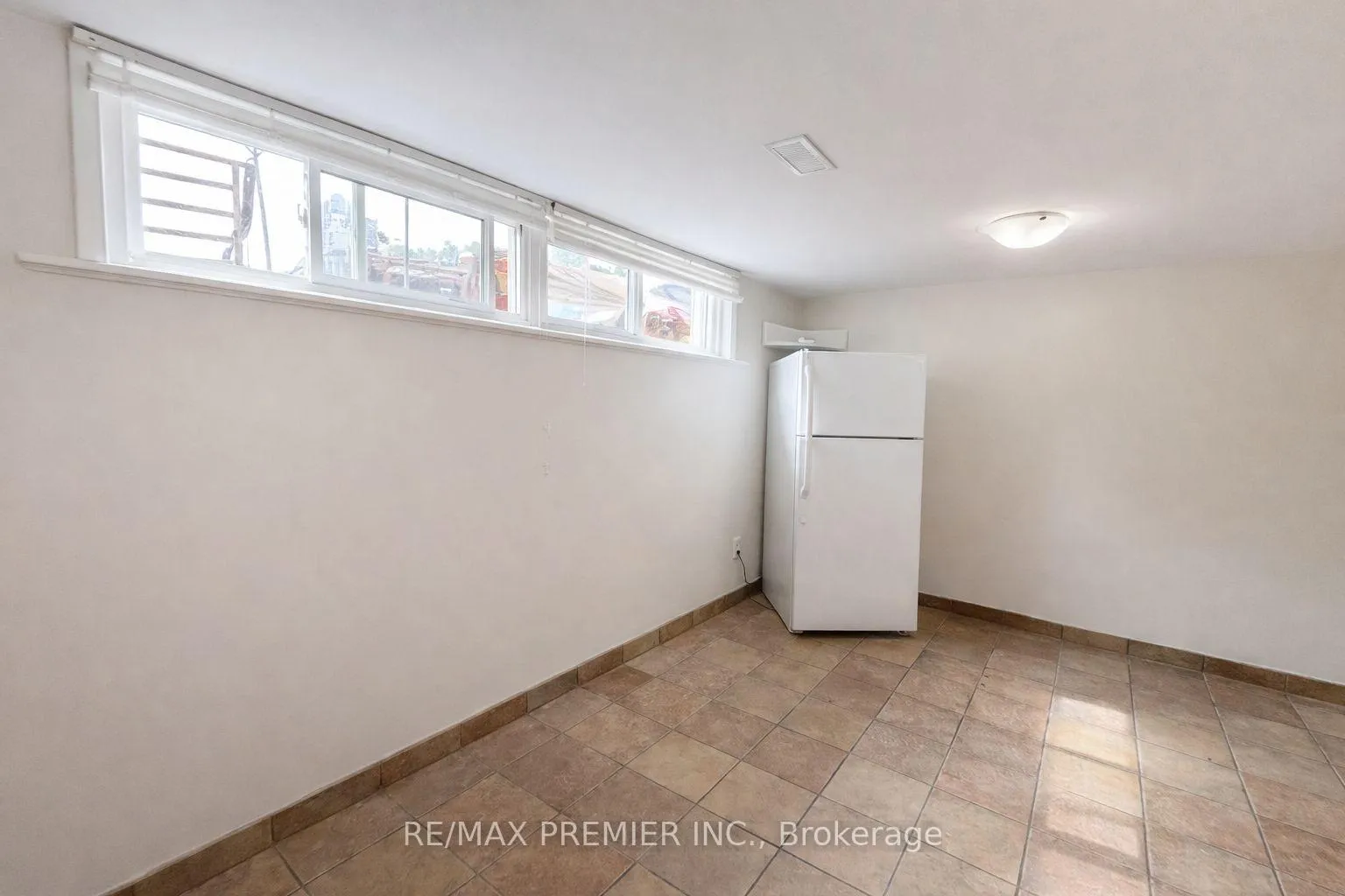Photo 7 of Unit Basement, 92 Westhumber Boulevard, Etobicoke, West Humber-Clairville — HOMEH