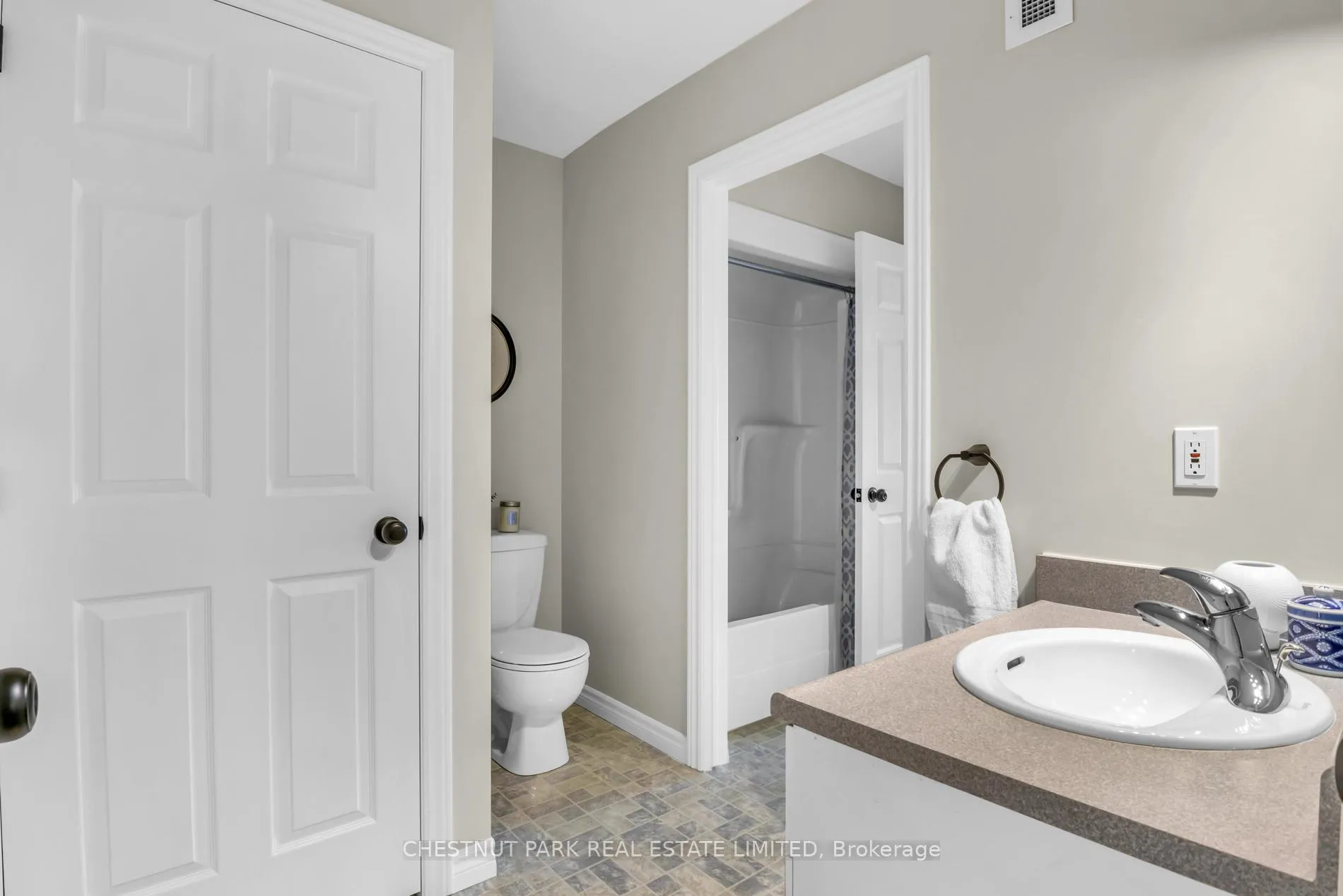 Photo 13 of Unit 13, 480 Douglas Street, Stratford — HOMEH