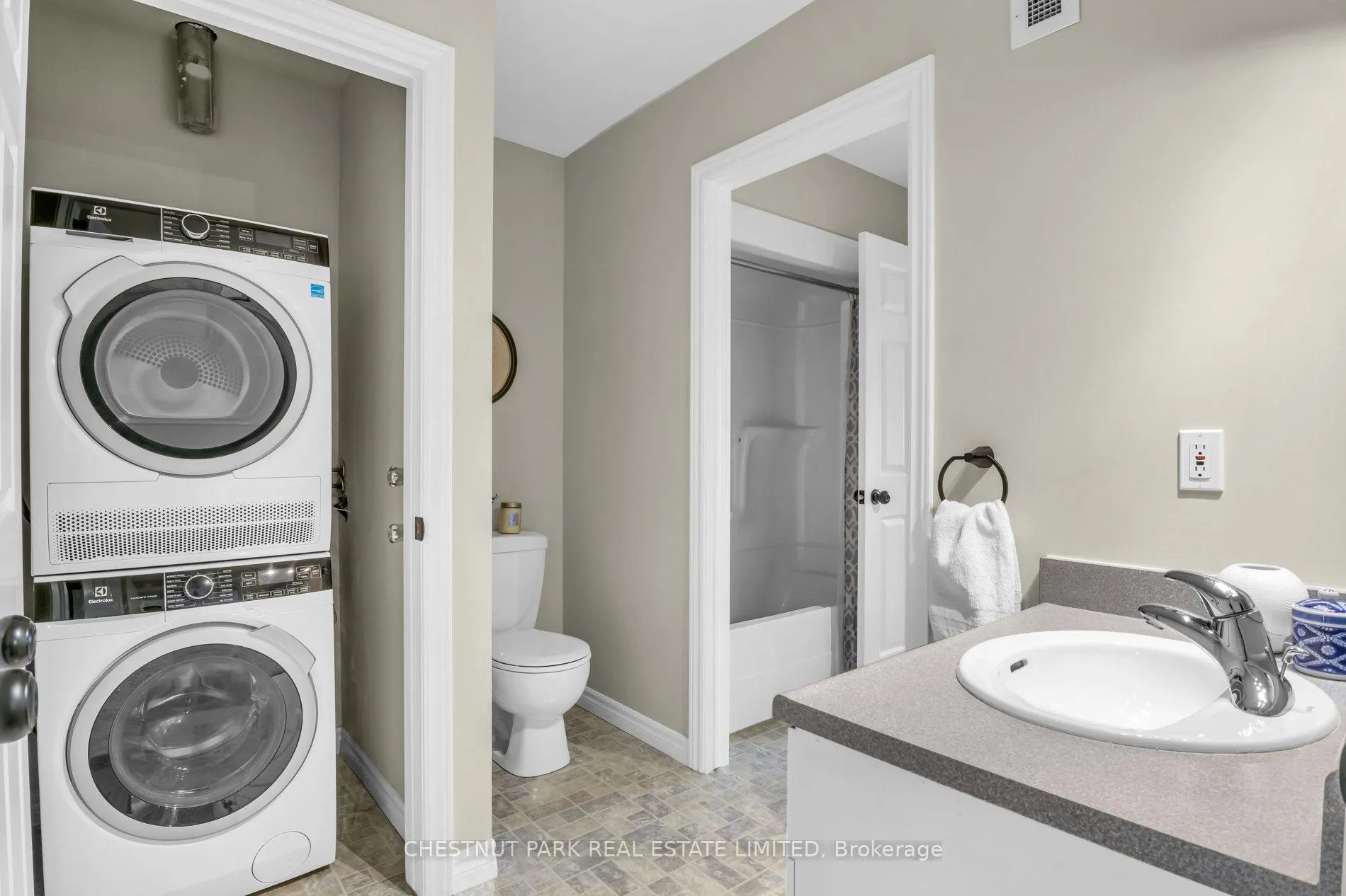 Photo 14 of Unit 13, 480 Douglas Street, Stratford — HOMEH