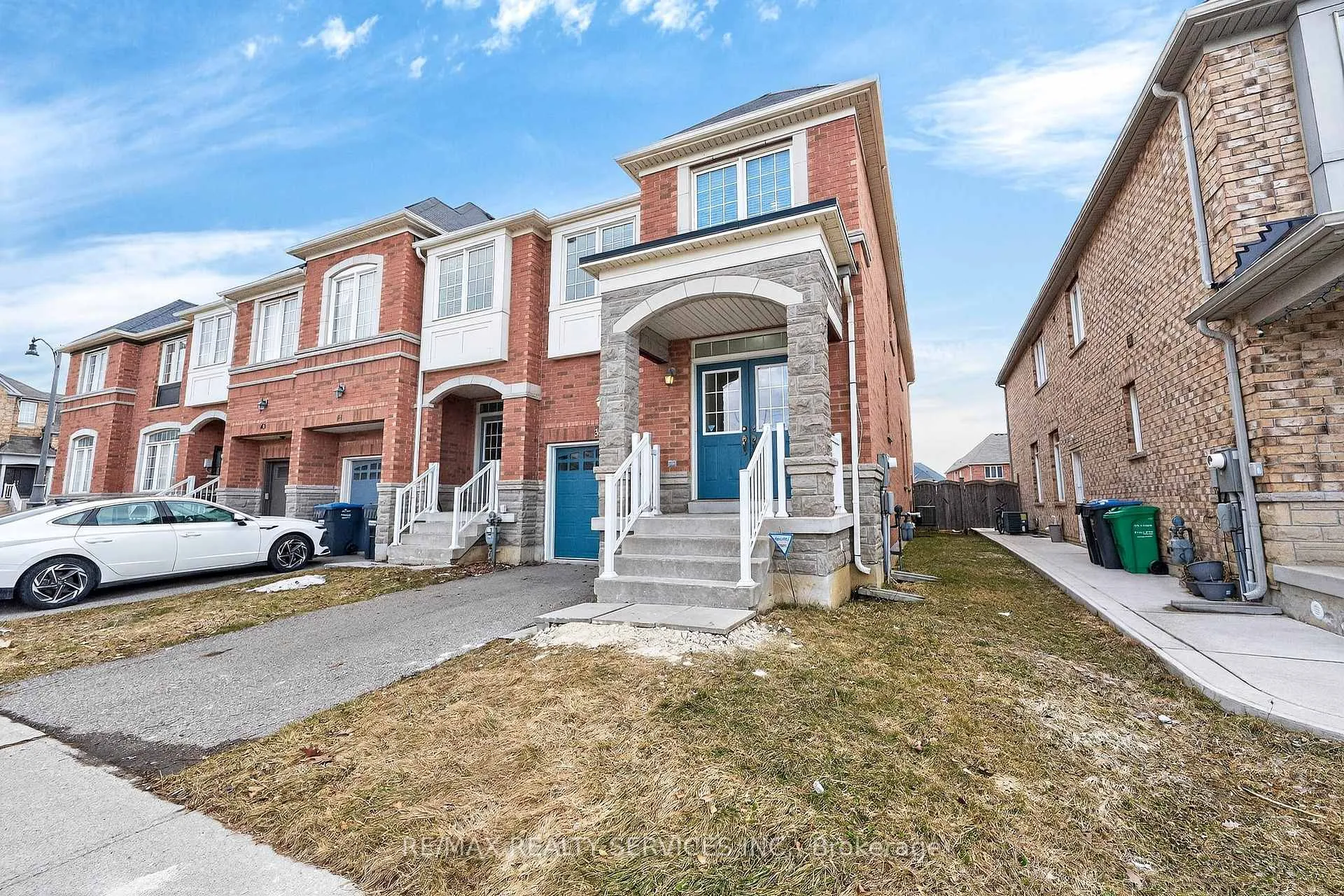 Photo 4 of 39 Lorenzo Circle, Brampton, Sandringham-Wellington — HOMEH